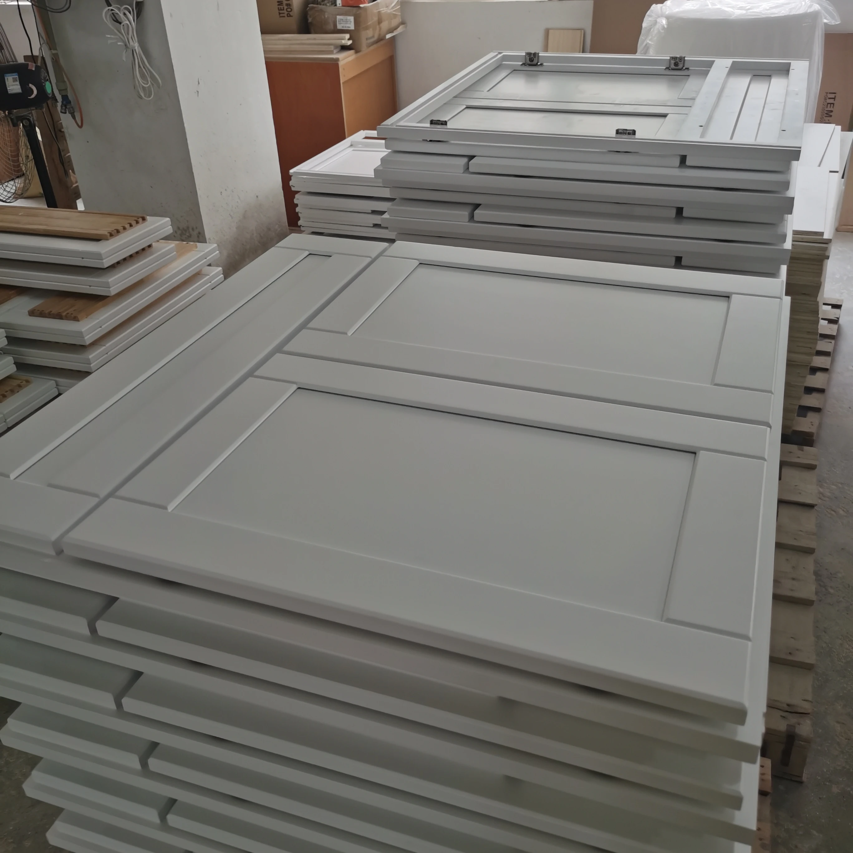 Factory Wholesale American Solid Wood RTA Standard White Grey Shaker Modular Kitchen