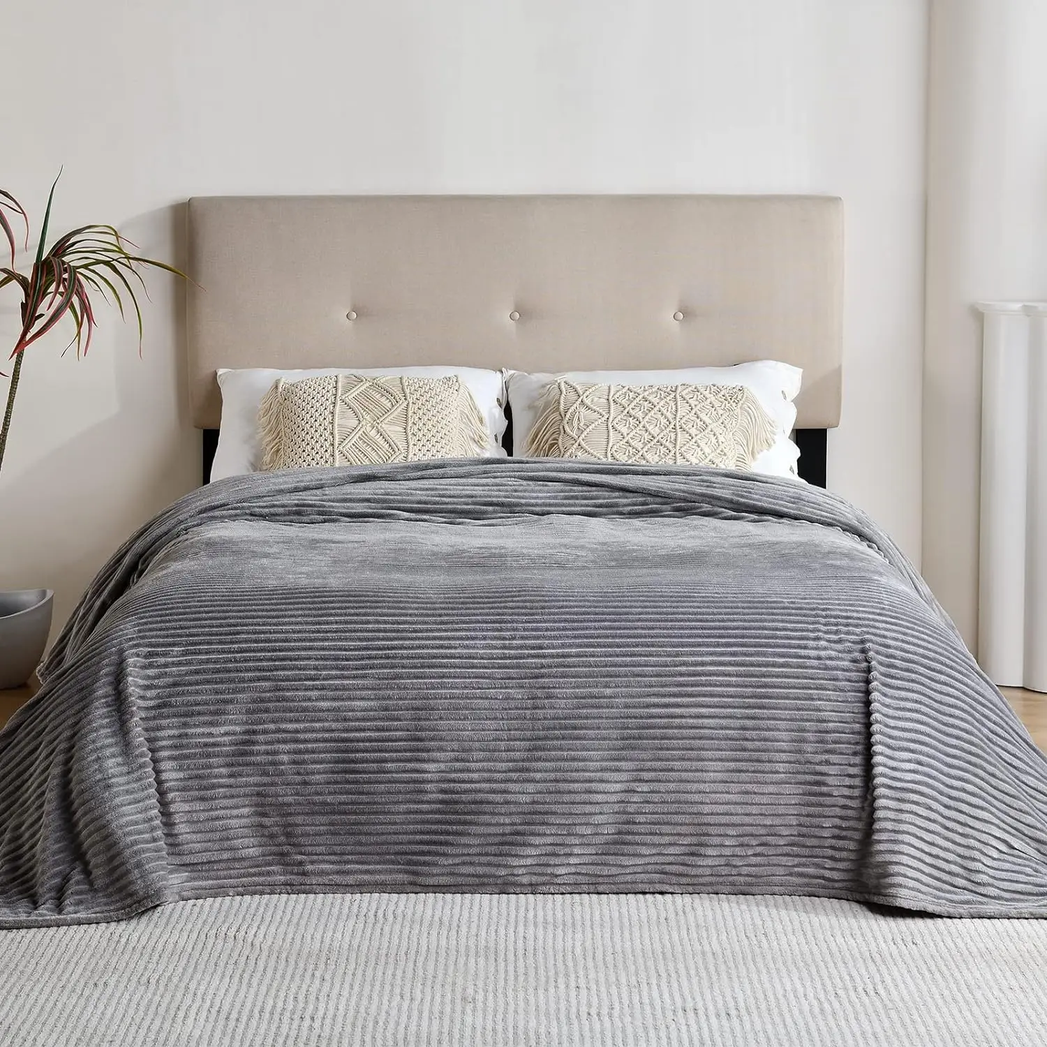 Modern Flannel Throw Blanket Lightweight Super Soft and Cozy Solid Stripe Plush for Bed Couch Sofa Waterproof