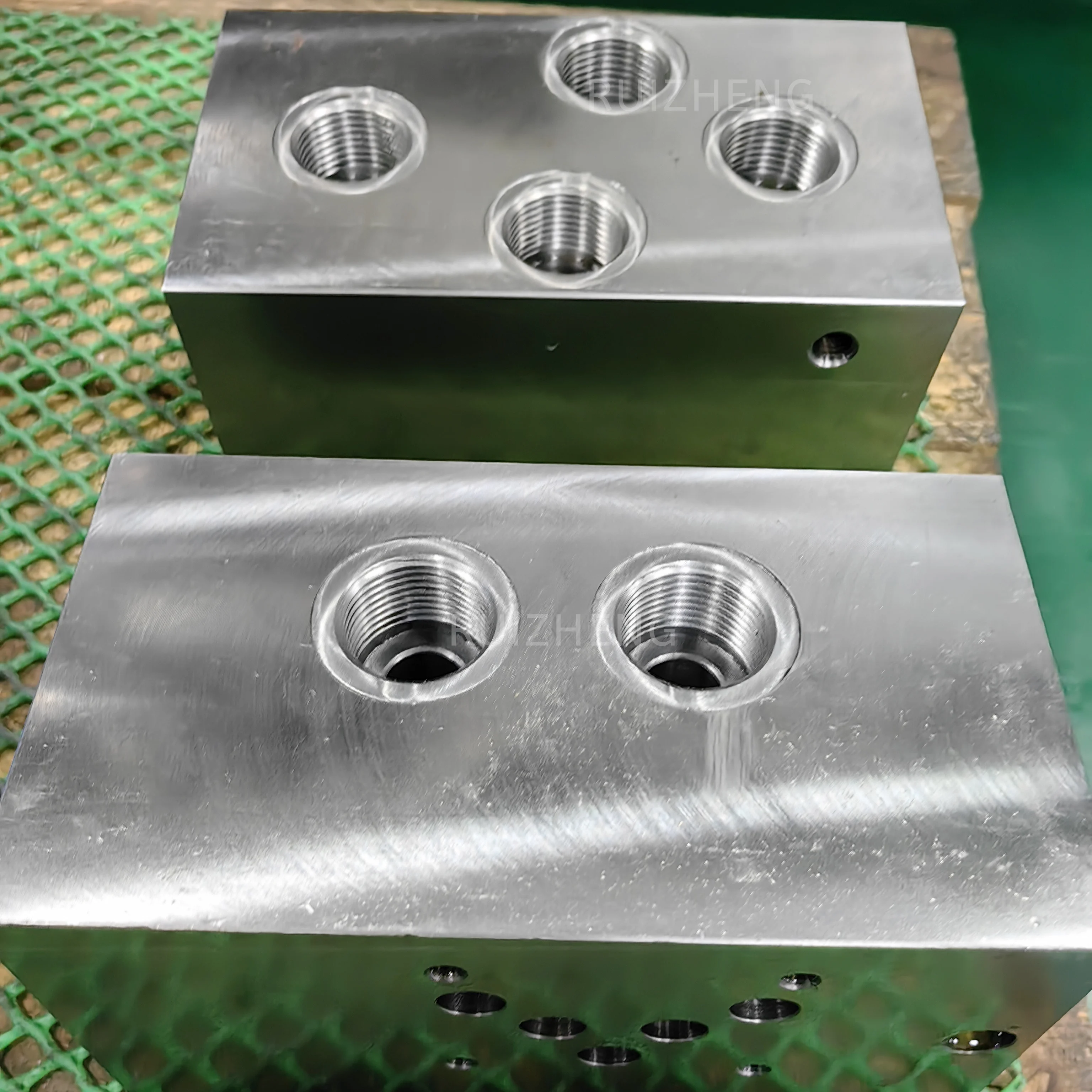 CNC machining Hydraulic Spool Valve Customized oil blocks aluminum hydraulic manifold valve block for Automobile system