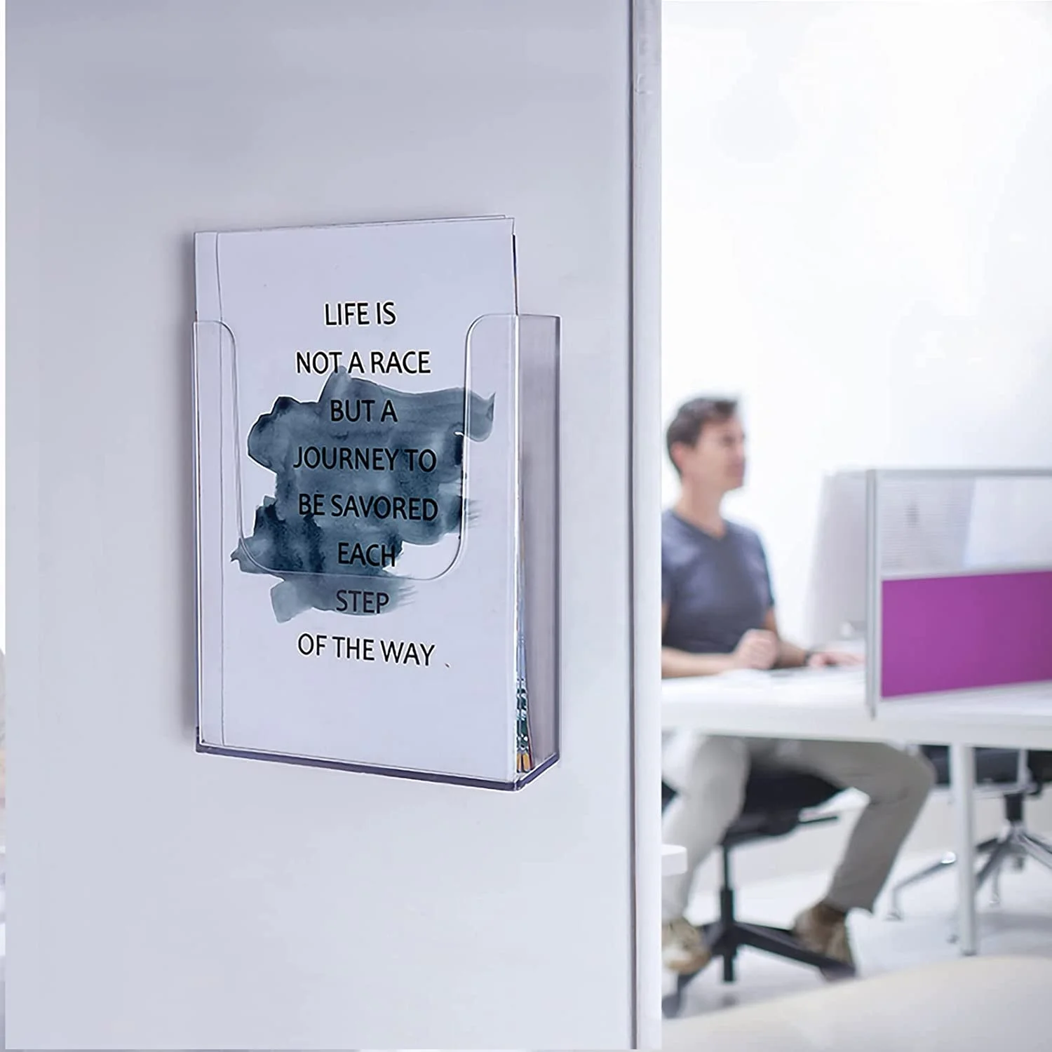 Premium Quality Wall Mounted Display Stand Clear Acrylic Brochure holders for Pamphlets brochures magazines Literature