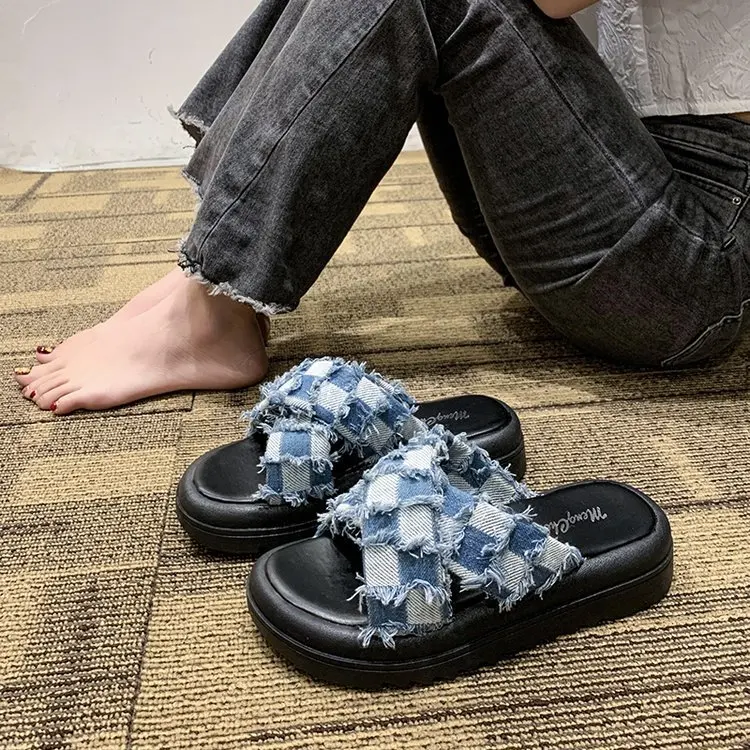 New sneakers fashionable Checkered Cross Flat Bottom Thick Sole Color Block Wearing Cool Slippers Outside Slippers for Women