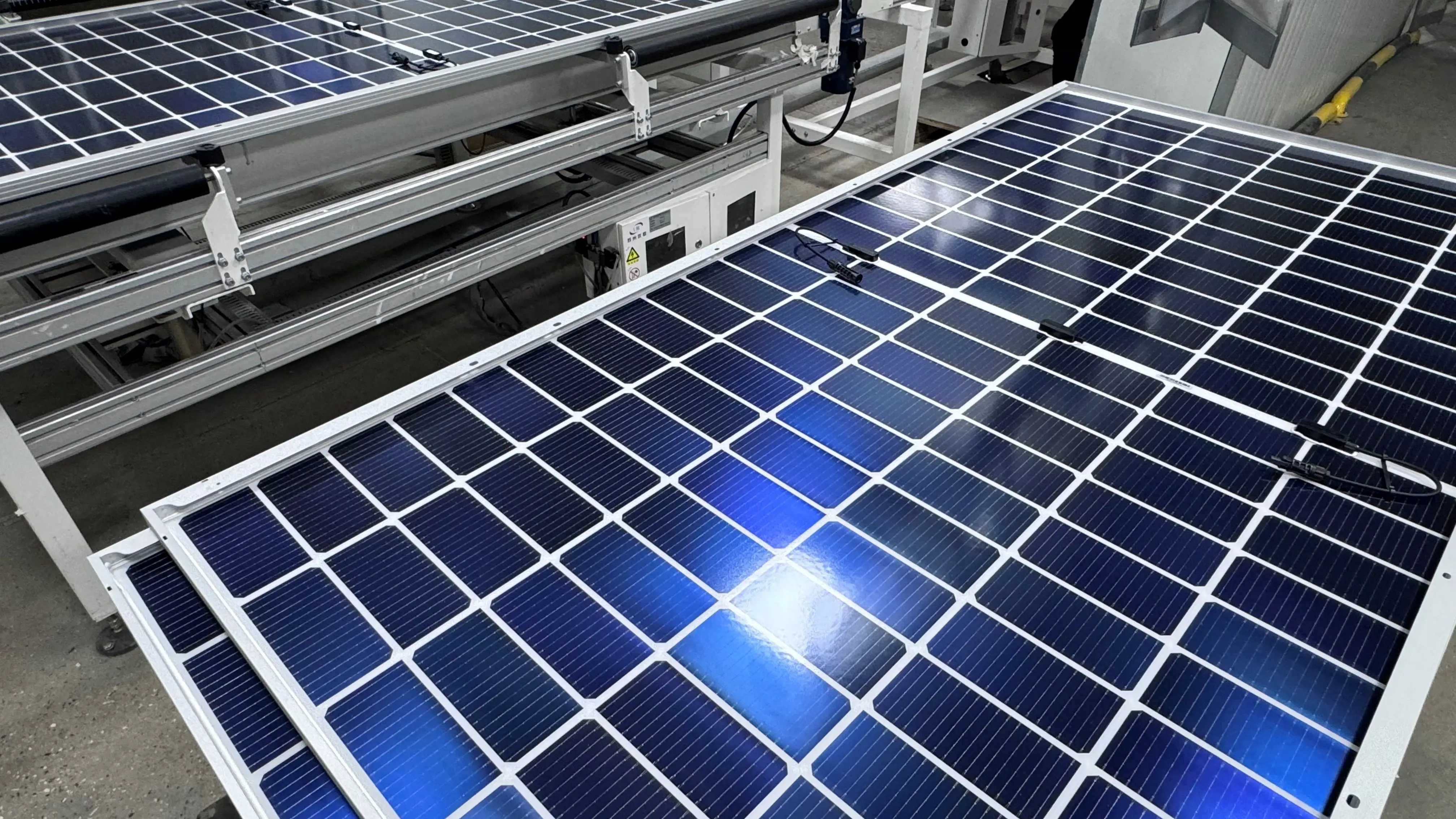 Powitt solar LB series bifacial solar panel double glass 565W 560W 575W 570W 580W solar panel with 30 years warranty