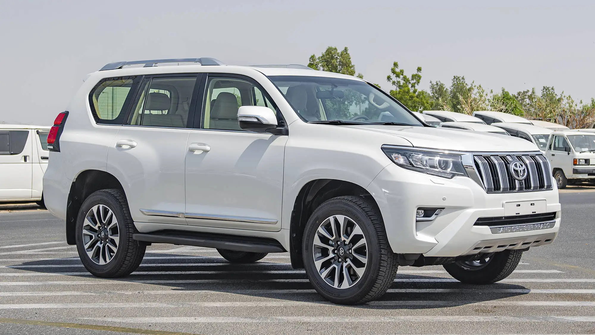 Дешевые использованные шины TOYOTA PRADO 4 0 P готовы к отправке