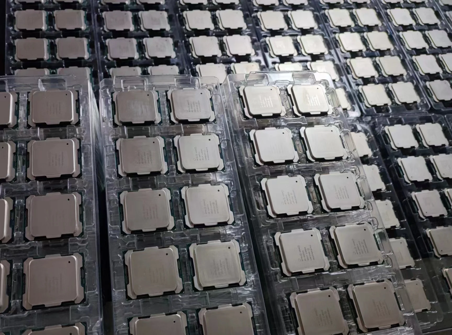 Intel Xeon E5-1660 E5 1660 CPU 3.3GHz  15MB L3 Cache LGA 2011 130W E51660 Server Processor