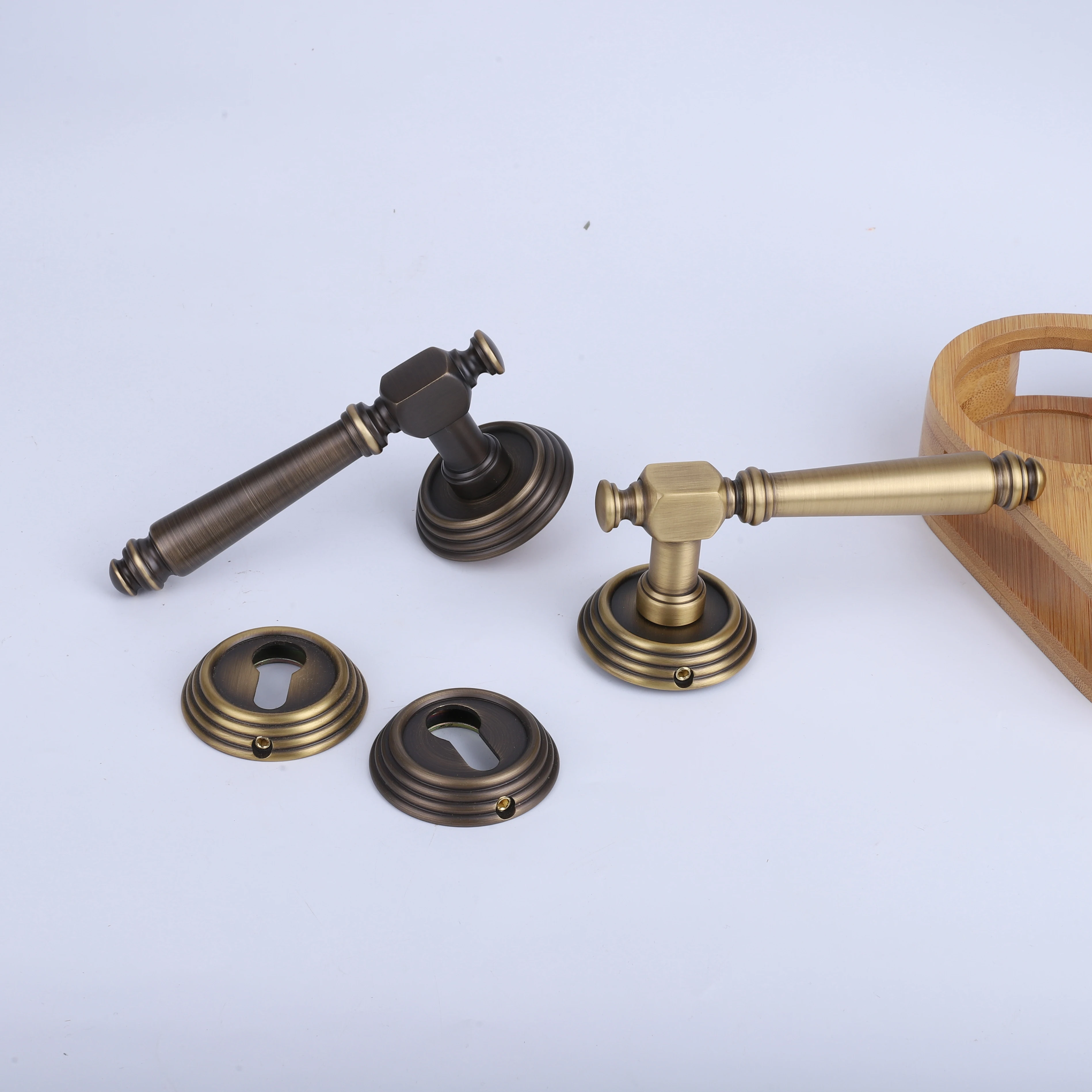 High-End Luxury Safety Bathroom Door Lock Interior Antique Brass Casting Gold Door Handles