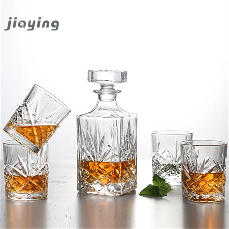 Wholesale Square Clear Whiskey Decanter Diamond Whiskey Glass Set With 4 Cups For Bar