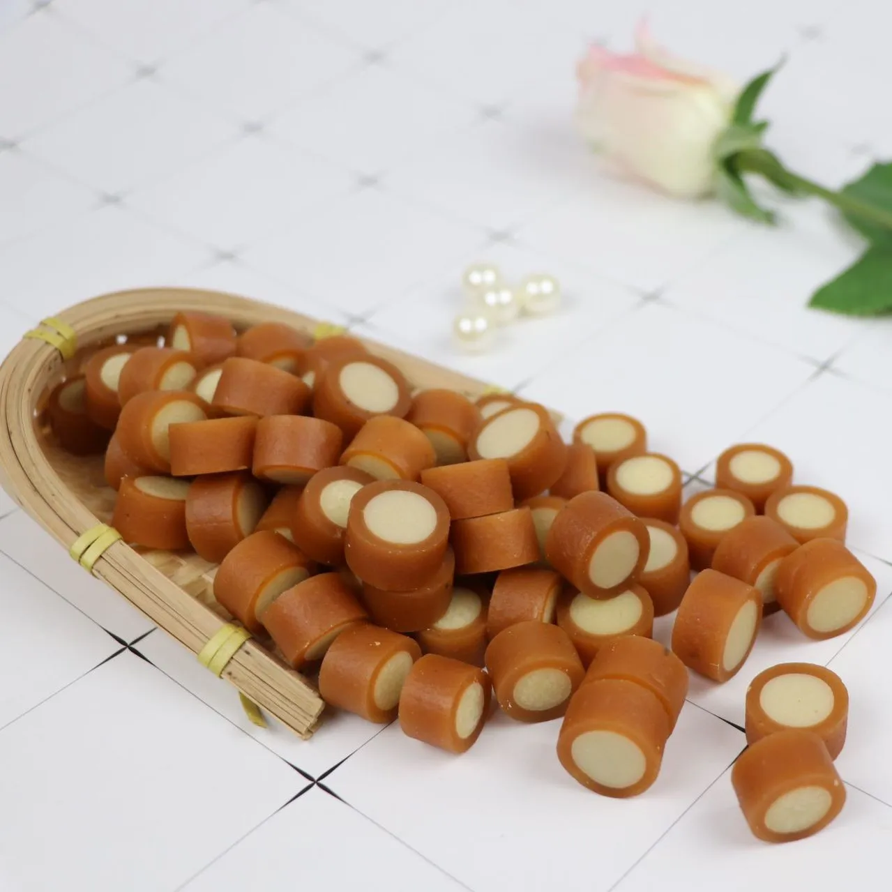 Factory supply 2022 new product  LOW MOQ   dog food molar stick dental treats chicken and cheese filling cubes