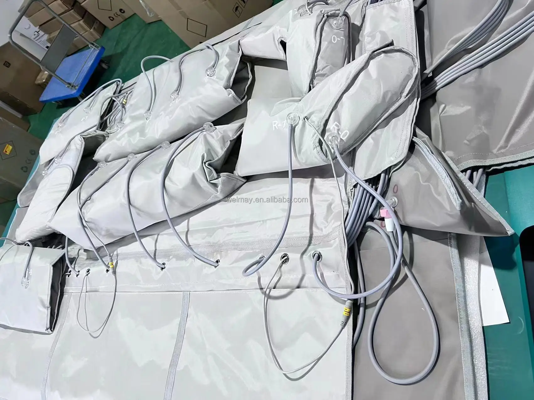 Top Sales Factory Ce 3 In 1 Far Infrared Cavitation Vacuum Lymph Drainage Infrared Massage Therapy Pressotherapy Equipment