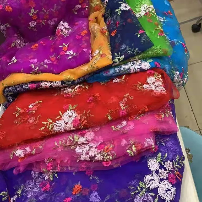 Factory Good Quality Hot Sale Bridal 3D White Fabric Luxury Embroidery Beads Sequins Flower  Lace Mesh Tulle Material