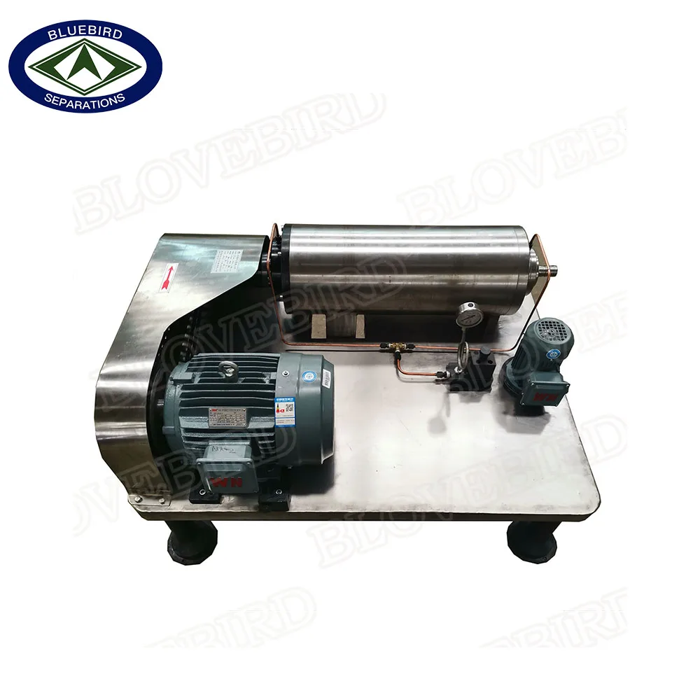 Laboratory decanter centrifuge for solid-liquid separation