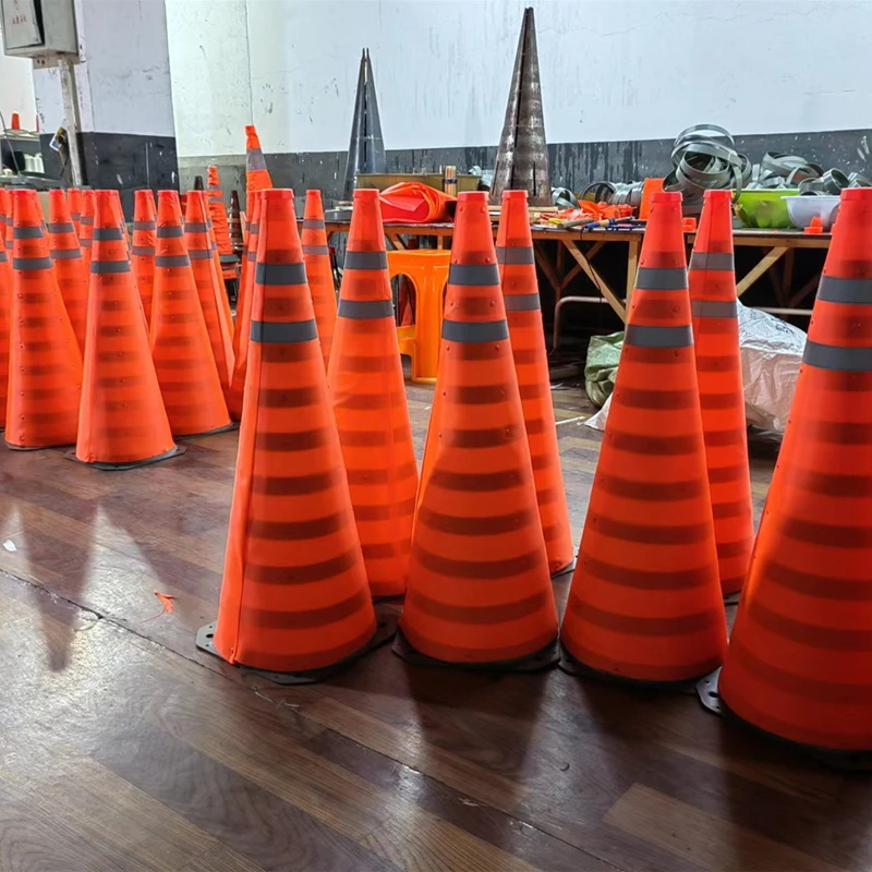 28 Inch Orange Collapsible telescopic road cone with LED warning light on the Top