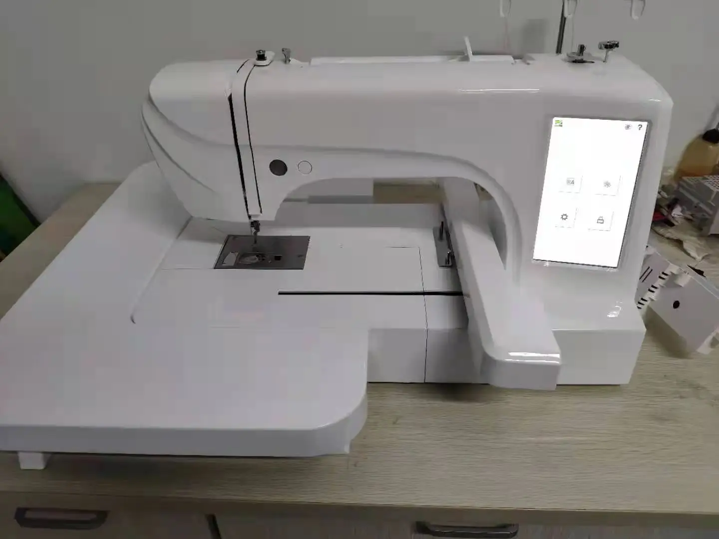 QY-ES6-200*280  New Pneumatic Automatic Mobile Leather Case Filip Case Computer Pattern embroidery machine