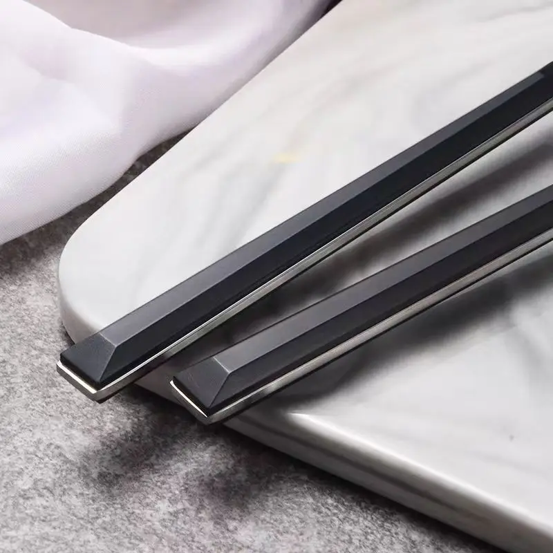 430 1810 Reusable Stainless Steel Flatware Spoons and Forks Set Cutlery Gift With Black Plastic Handle