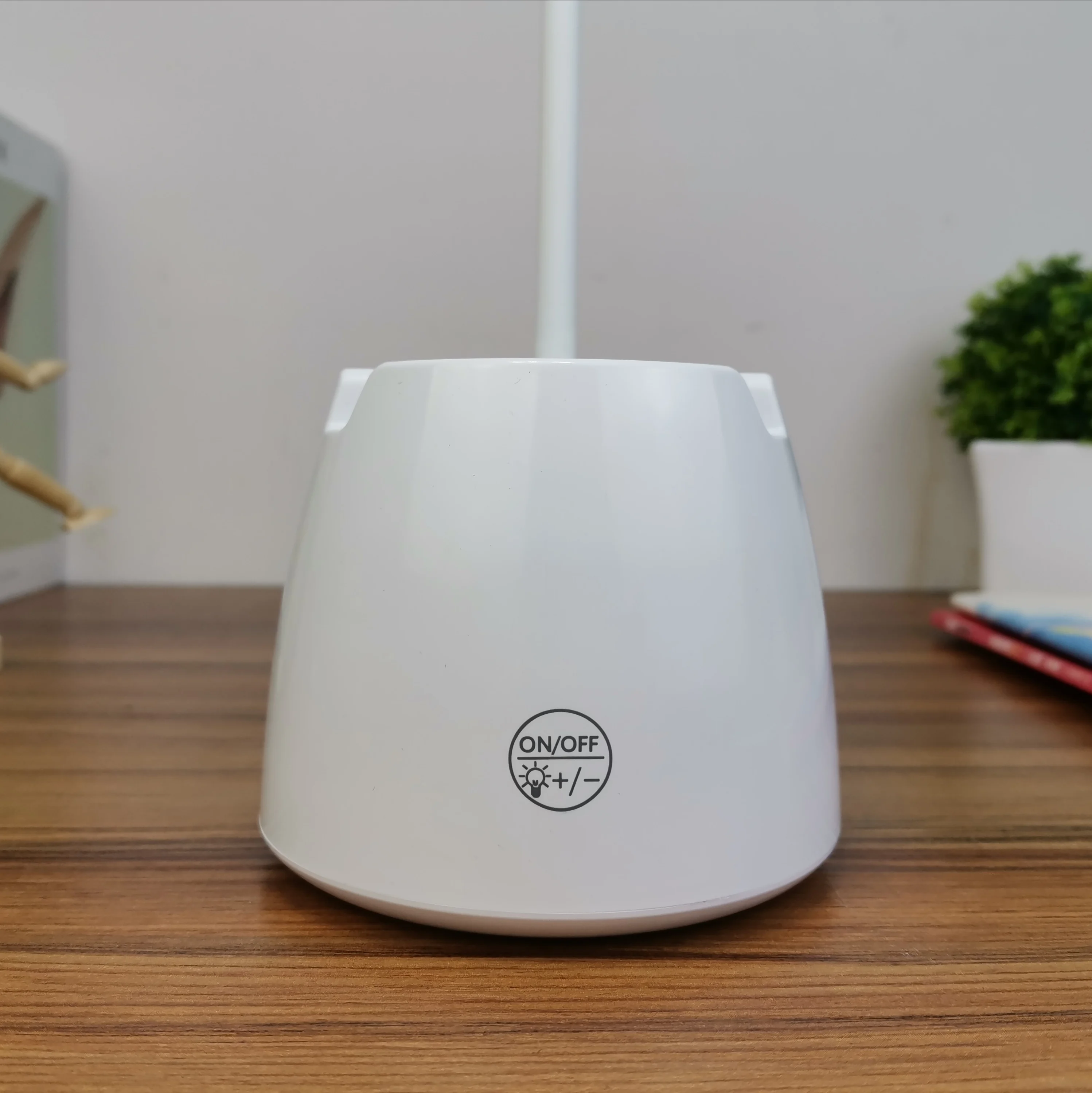 Eye-caring LED Desk lamp Touch Dimmer Control Energy Saving Lighting for Living Room & Bedroom