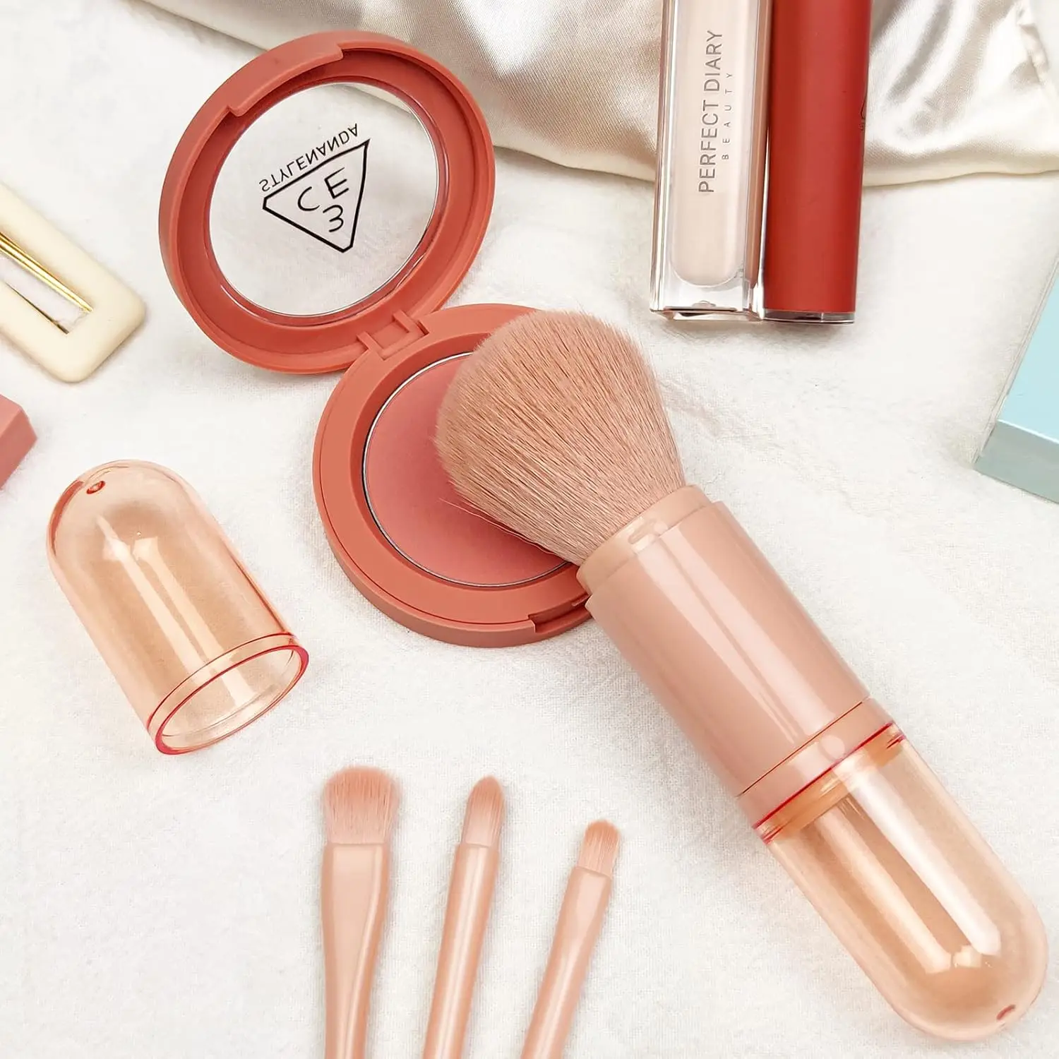 4 in 1 Mini Cute Makeup Brush Retractable Professional Foundation Blending for Women Facial Cosmetics Makeup Brush Set
