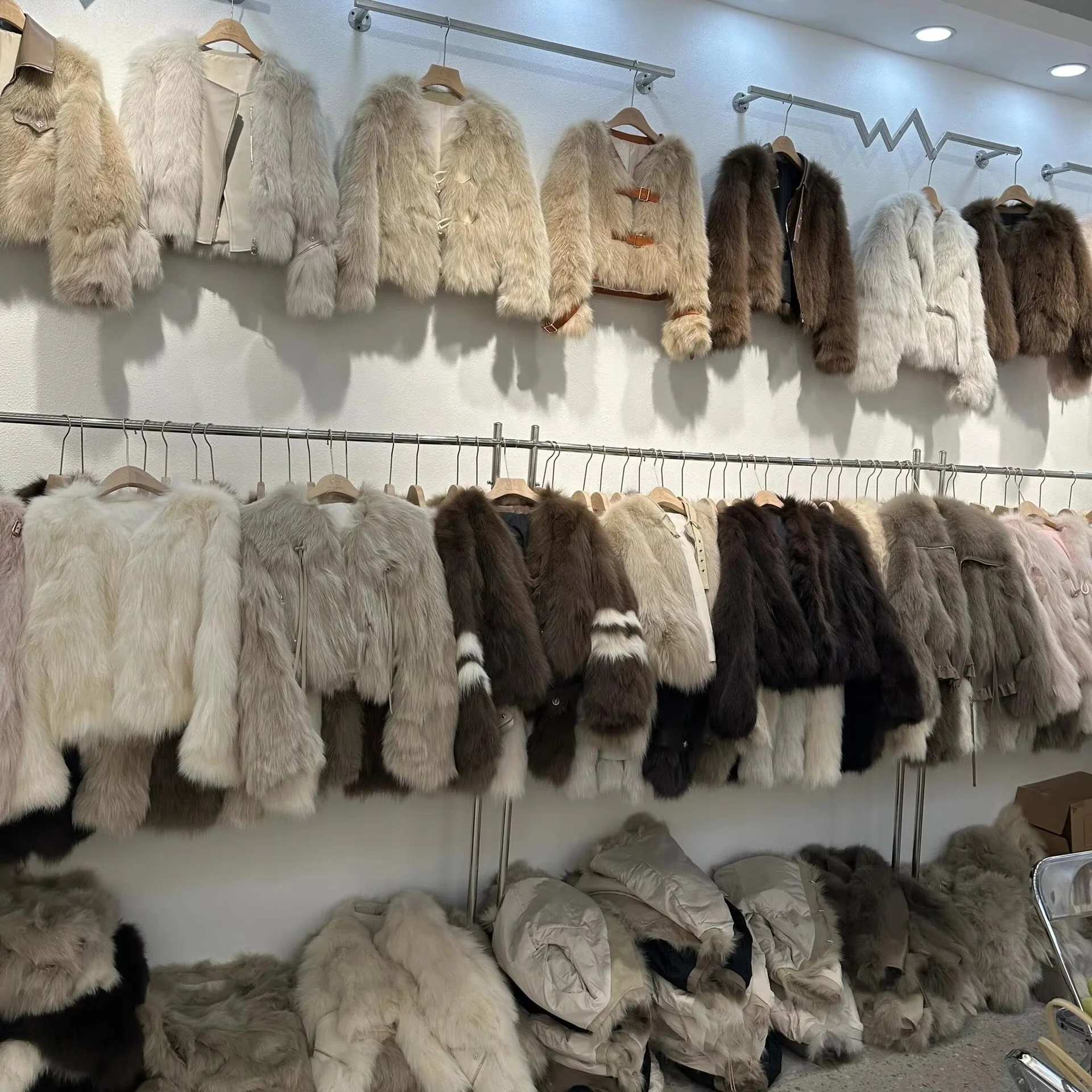 Wholesale fur jackets for women in autumn and winter, new Korean version loose and versatile fur top, loose and fluffy