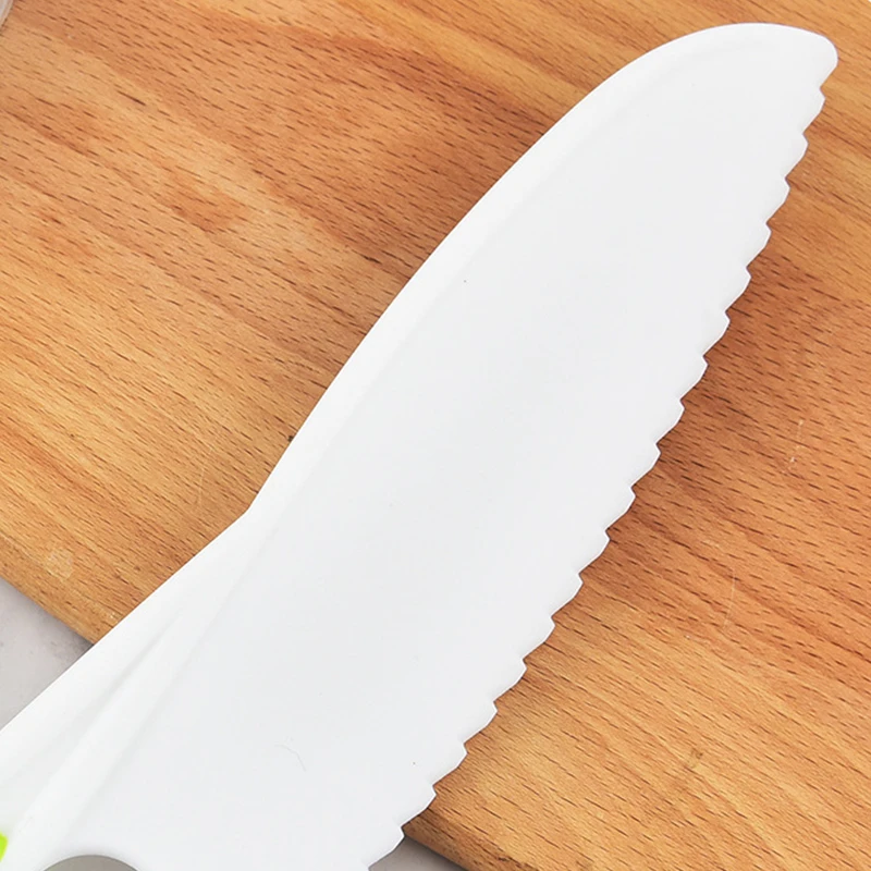New Arrival Eco friendly Kitchen Fruit Vegetable Lettuce Cake Salad Plastic Knife PP Kids Safe Knife