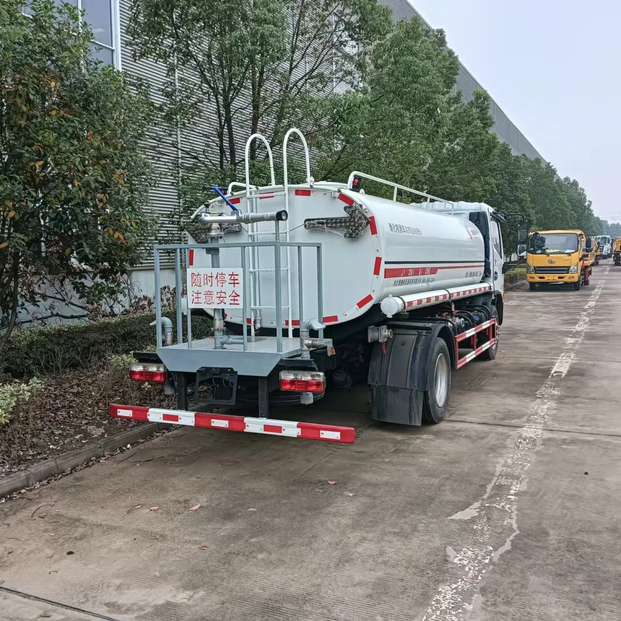 DongFeng 205 л.с. 18 тонн коробка передач 6 11 кубических метров водовоз для полива растений стремительных дорог