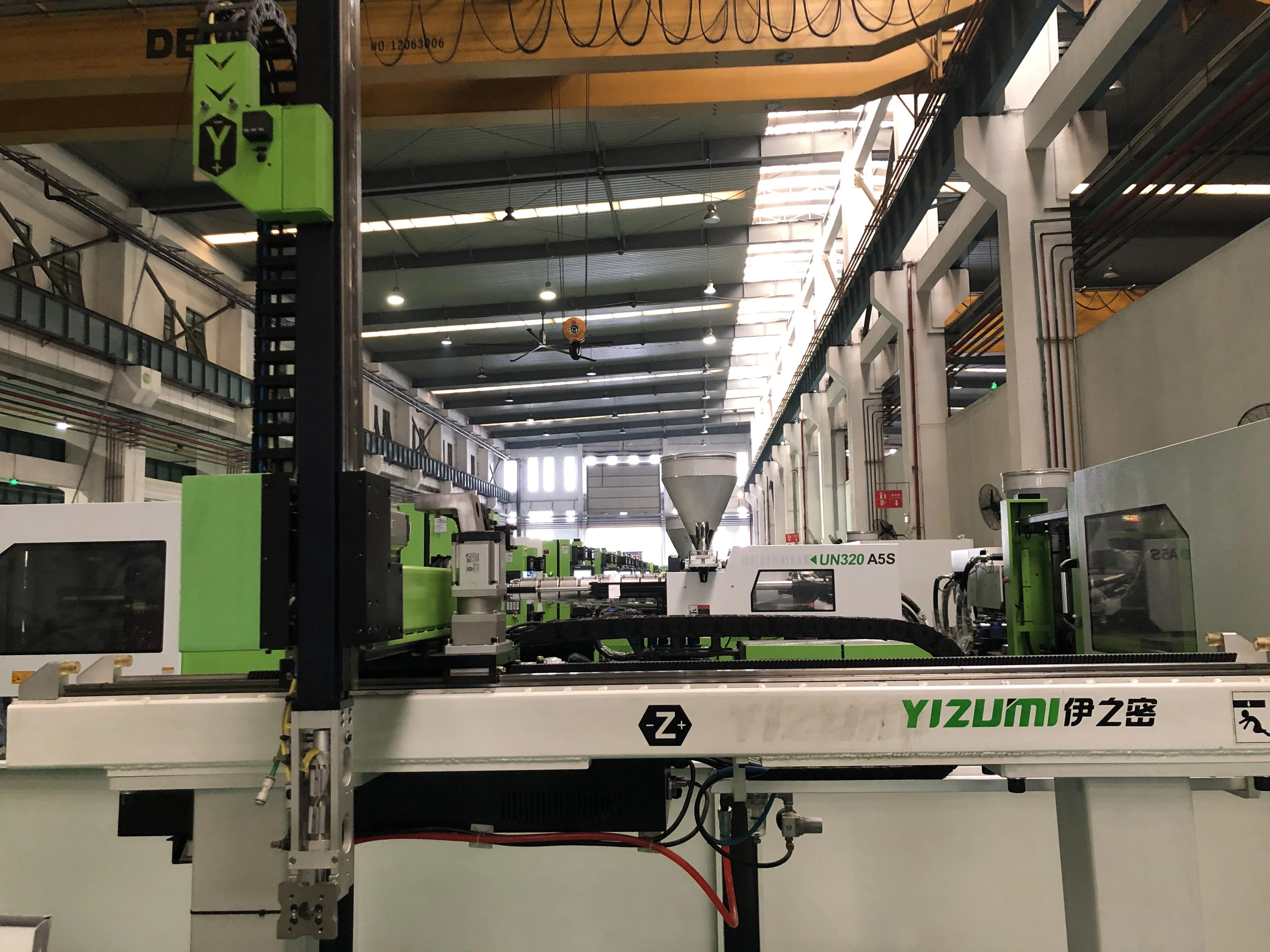 Yizumi YR1000S3 Industrial Automated Transport Robots Automated Mobile Robot Laser Automated Screwing Robot