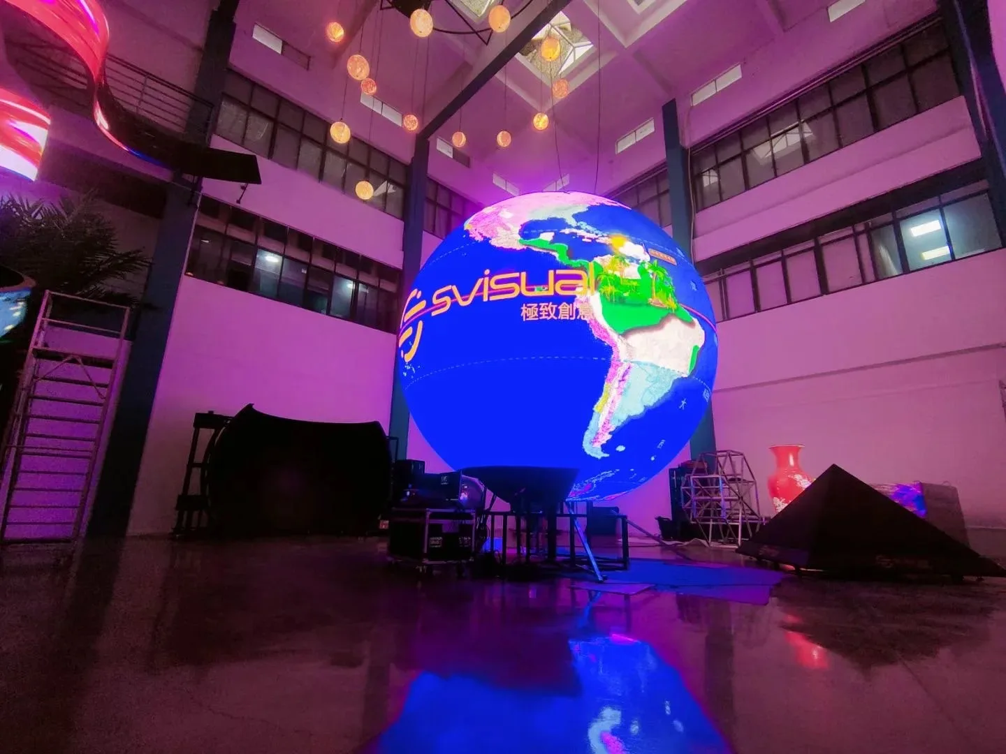 Large Indoor P2.5 Sphere Ball 360 Degree LED Display Screen Flexible and Irregular with SDK Function for Advertising Media Use