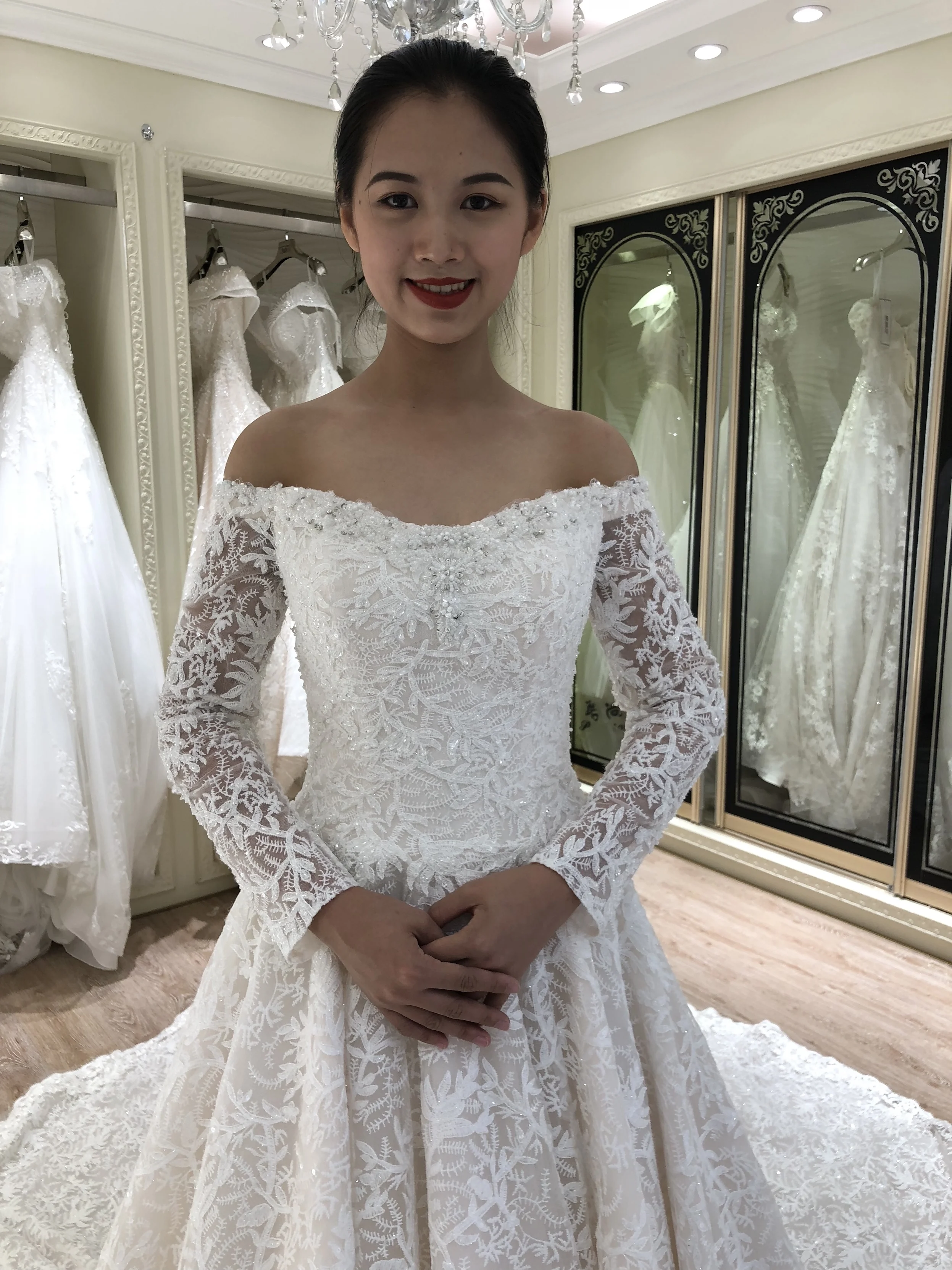 Alibab Lace Wedding Dress Bridal Gown 2021 Long Sleeve Off Shoulder 1 Piece Ball Gown 100% Polyester Strapless Modern Ivory