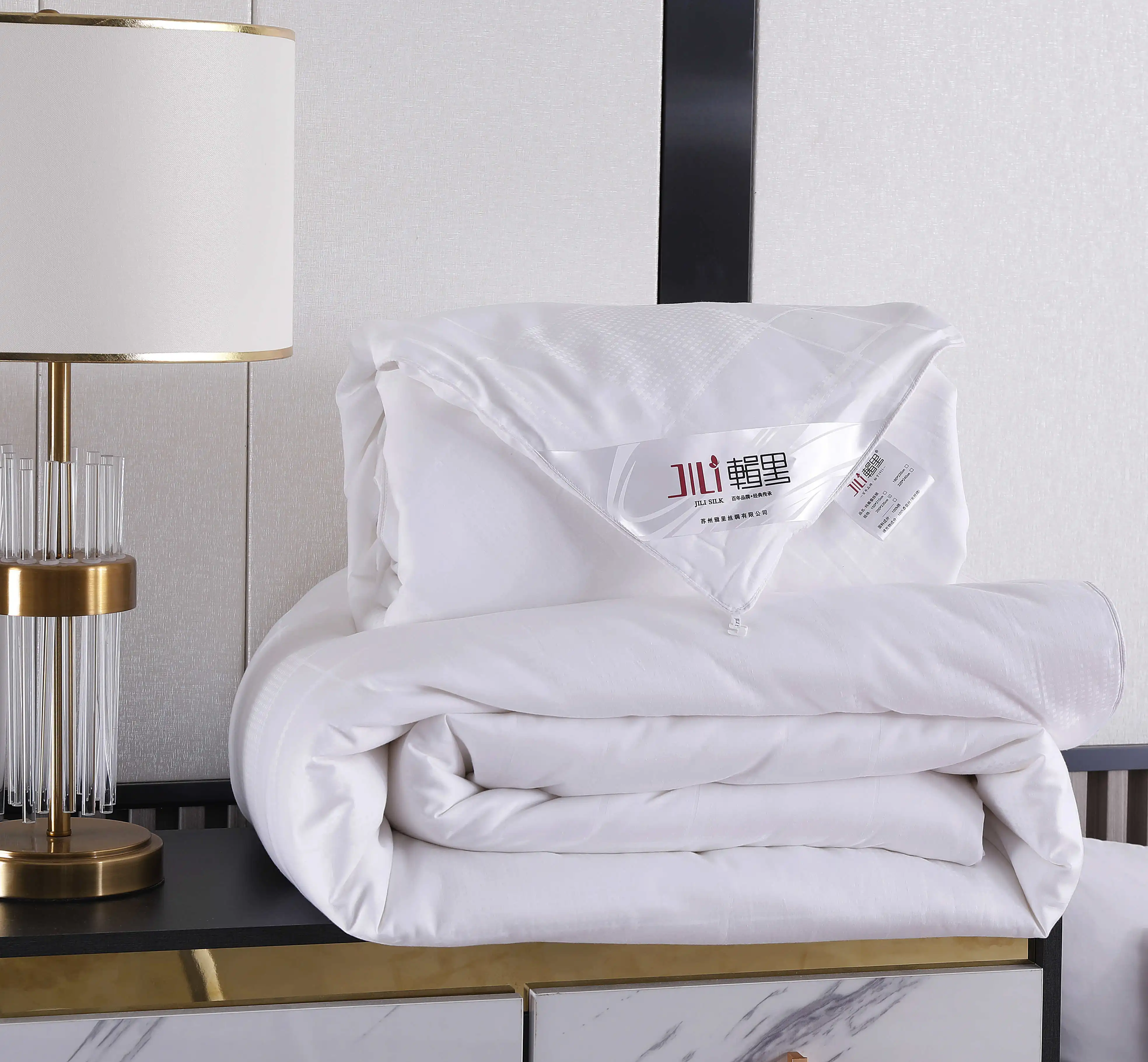 Luxurious Top Wholesaler Custom Chinese 100% Mulberry Silk Comforter