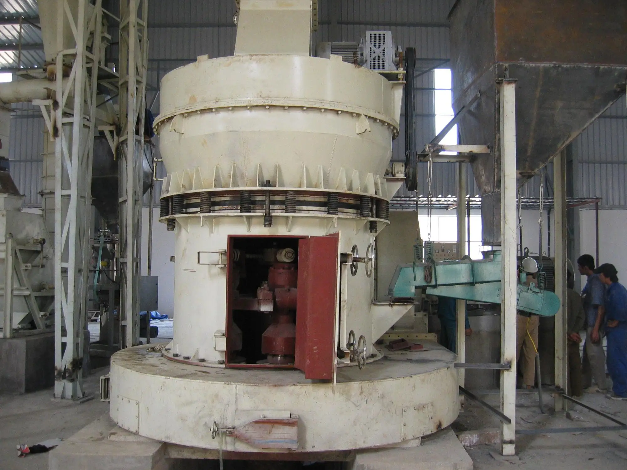 3R 4R 5R mineral powder mill YGM series limestone barite benonite High Pressure Suspension Grinding Mill