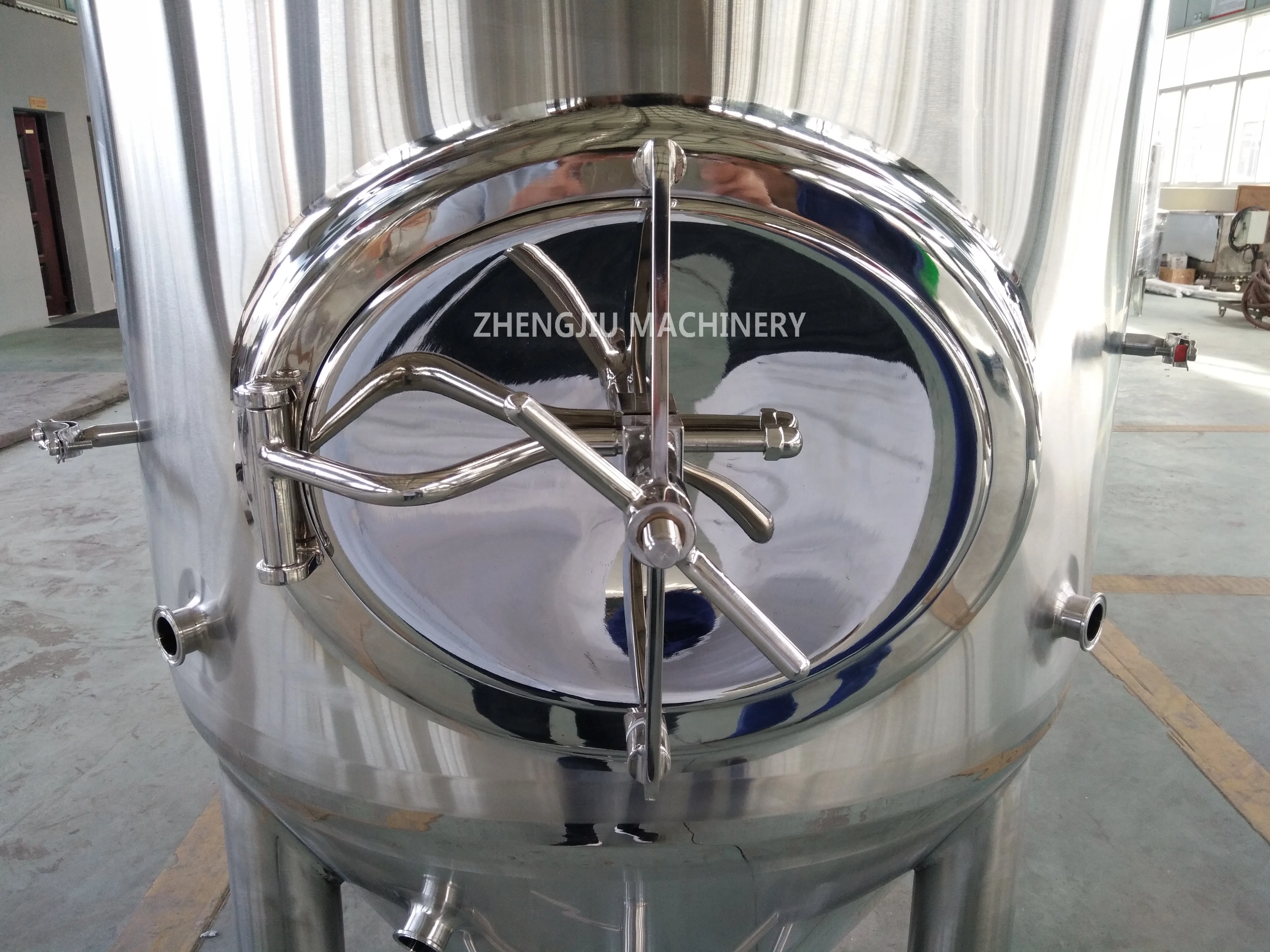 Beer brewing fermenting equipment