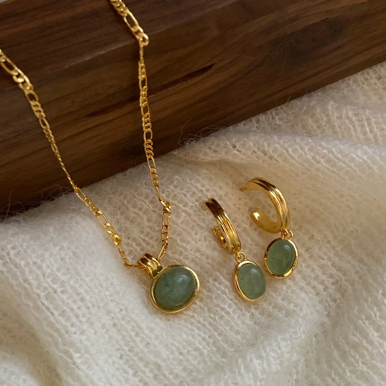Hot Sale Green Color Agate Oval Pendant C Shape Earrings Set For Women