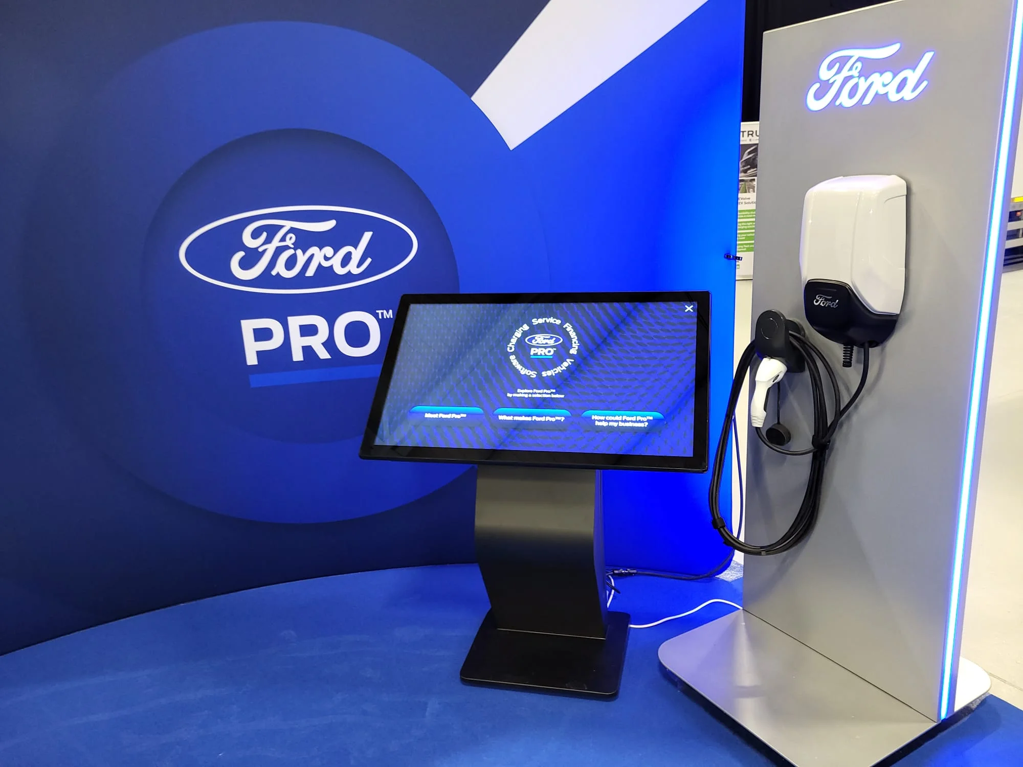 32 Inch Android Tablet Kiosk With Stand Touch Screen Information Kiosk All in One PC Touch Screen Interact