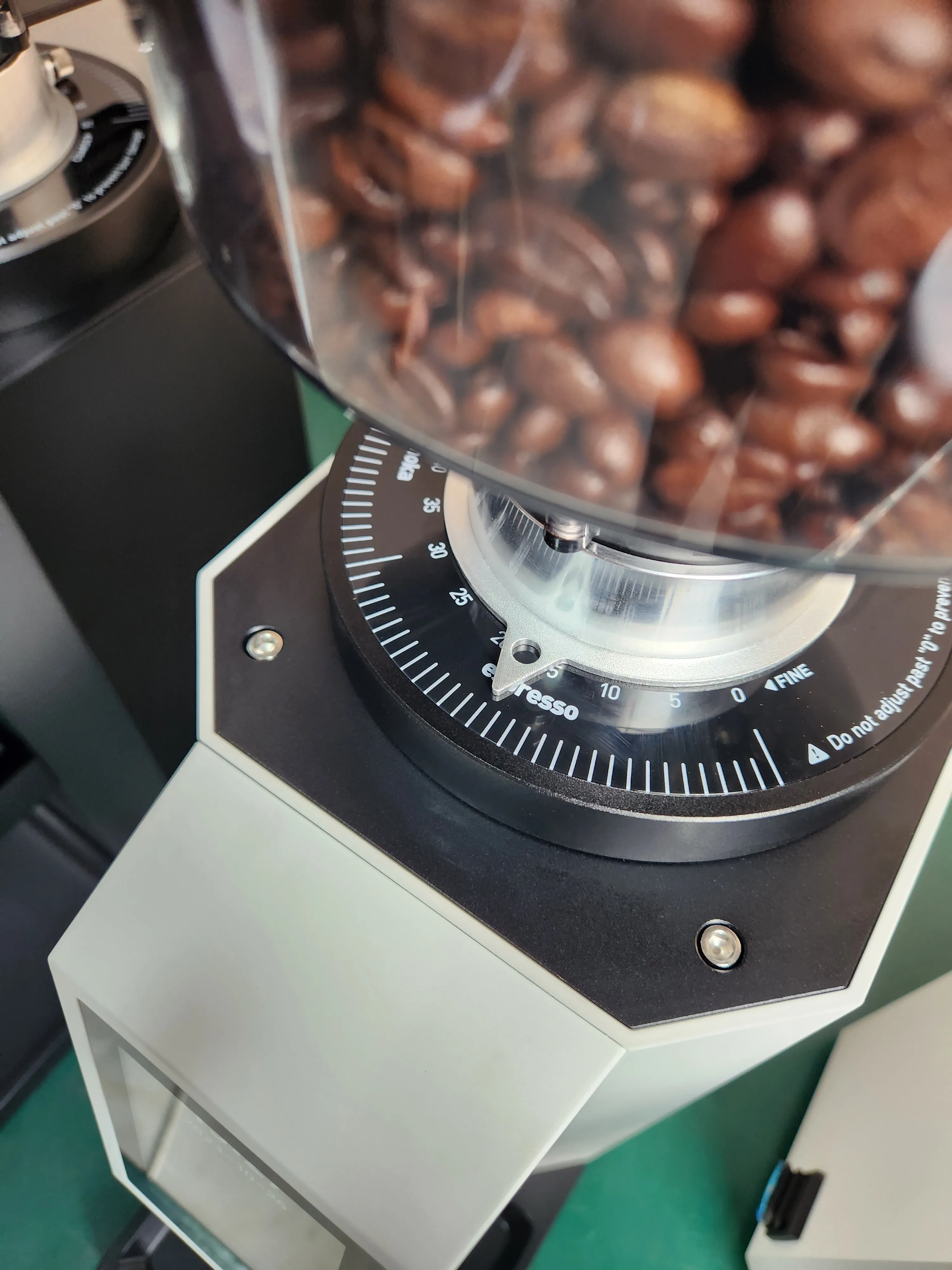 Automatic ZF83 industrial flat burr Professional espresso Commercial Electric Coffee Grinder machine/coffee bean grinders