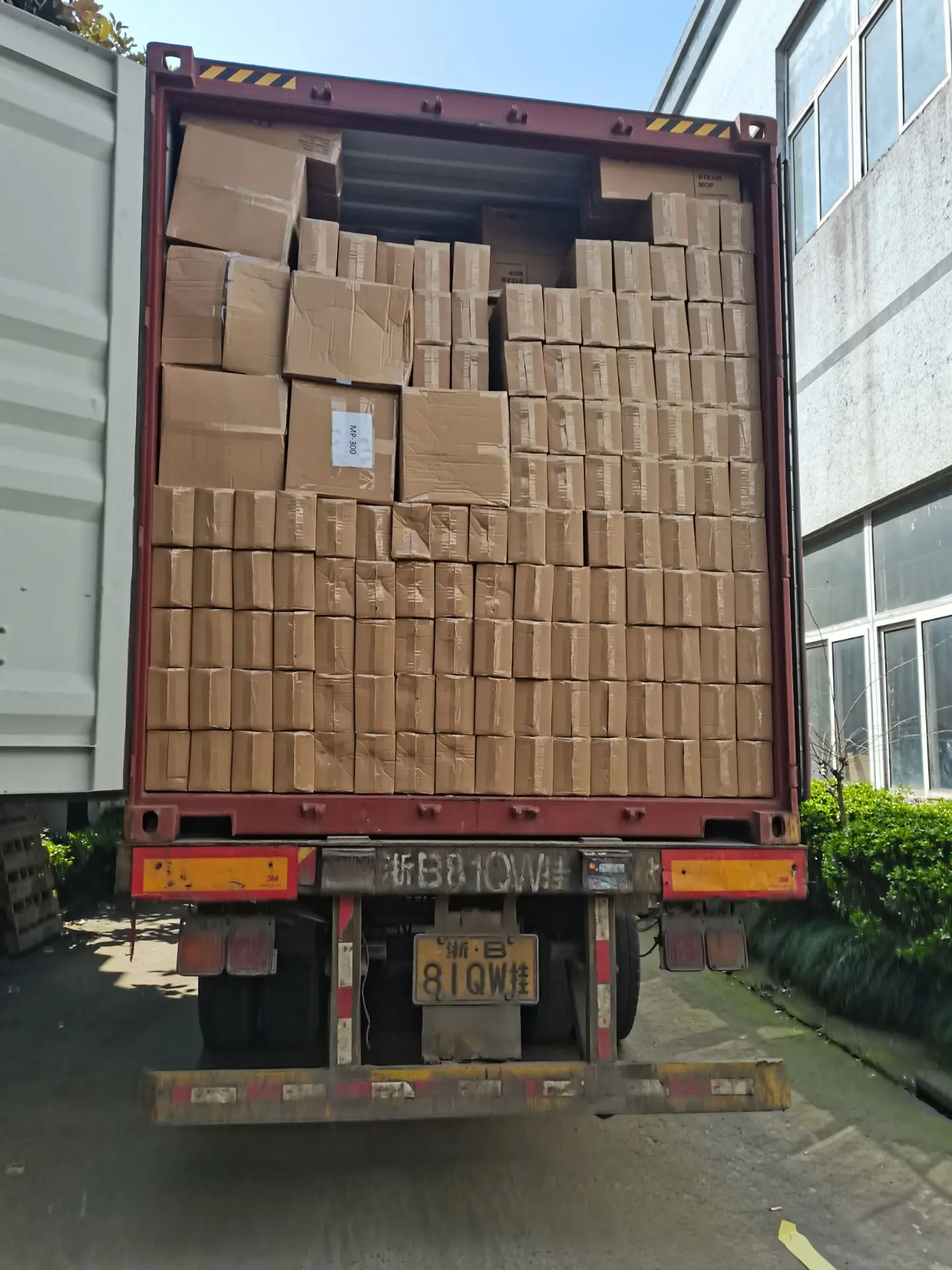 Popular steam mop powerful vibration floor steam cleaner