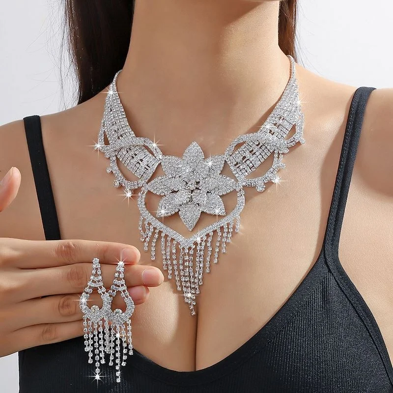 Hot Selling European And American Fashion Ladies Shiny Full Diamond Flower Necklace Earrings Set
