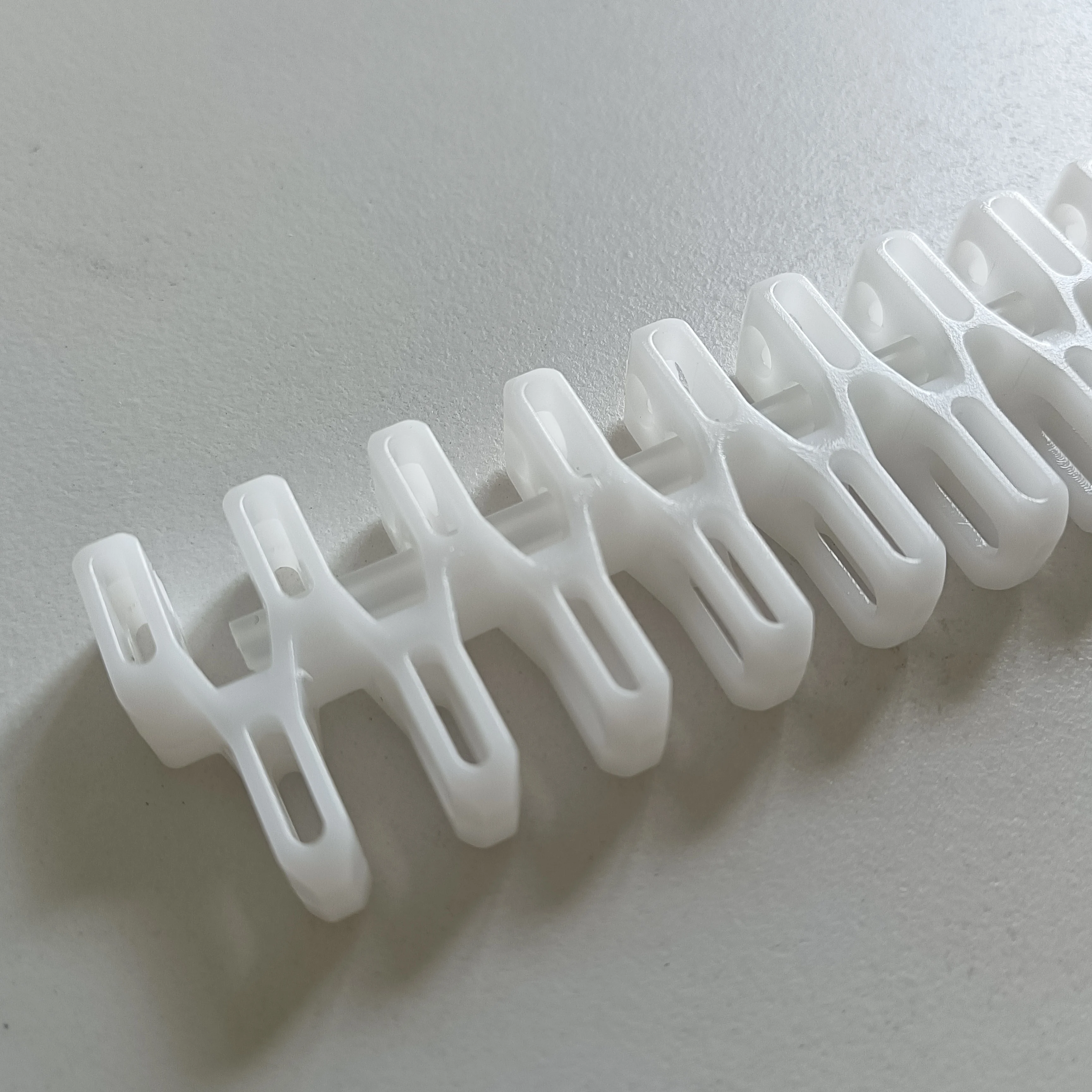 Modular belt merge conveyor system, angle full strip belt merge conveyor