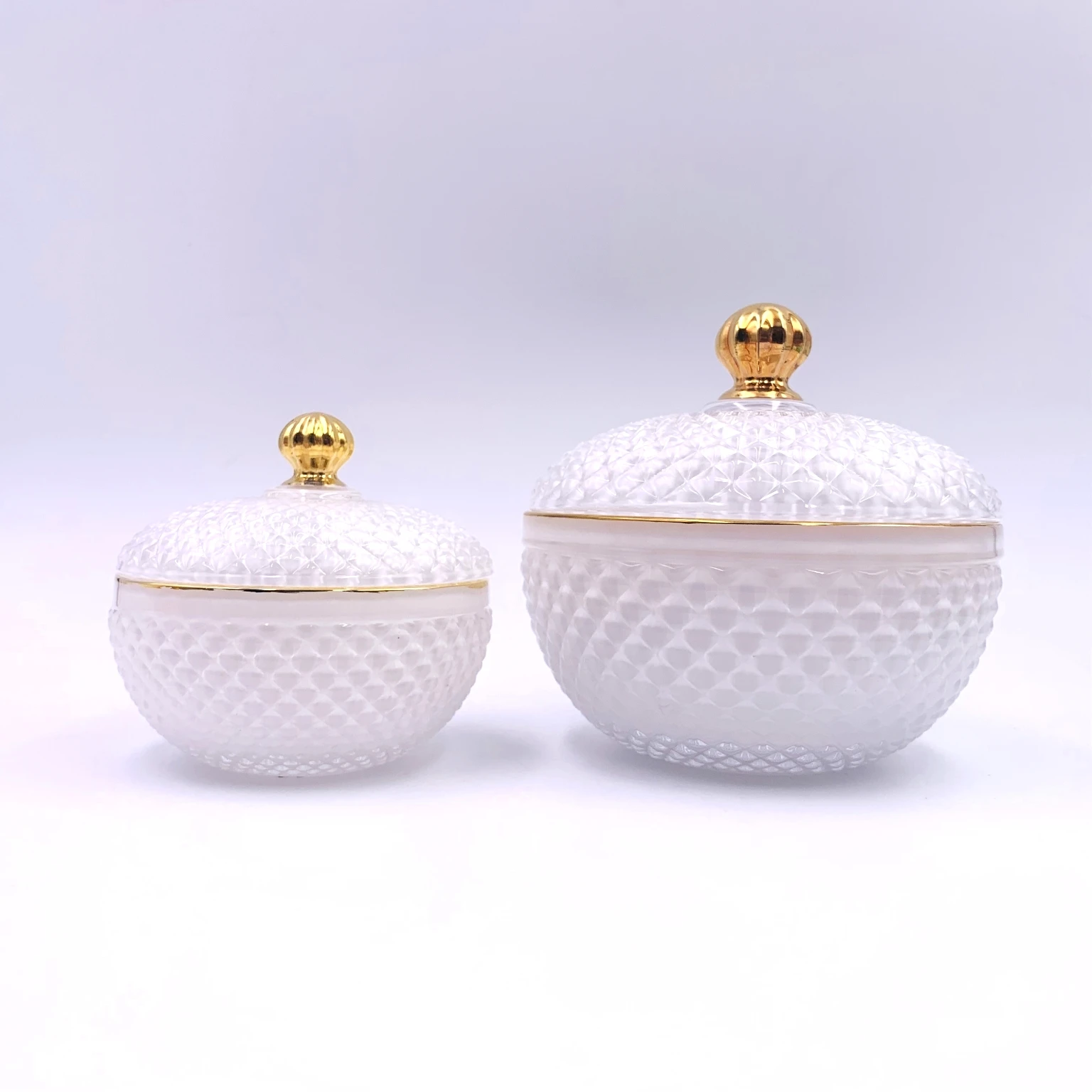 GEO Cut Round Wax Cup New Style White Glass 230ml Candle Jar with Lid Retail Candy Jar Hot Selling Home Decor Storage Jar BR