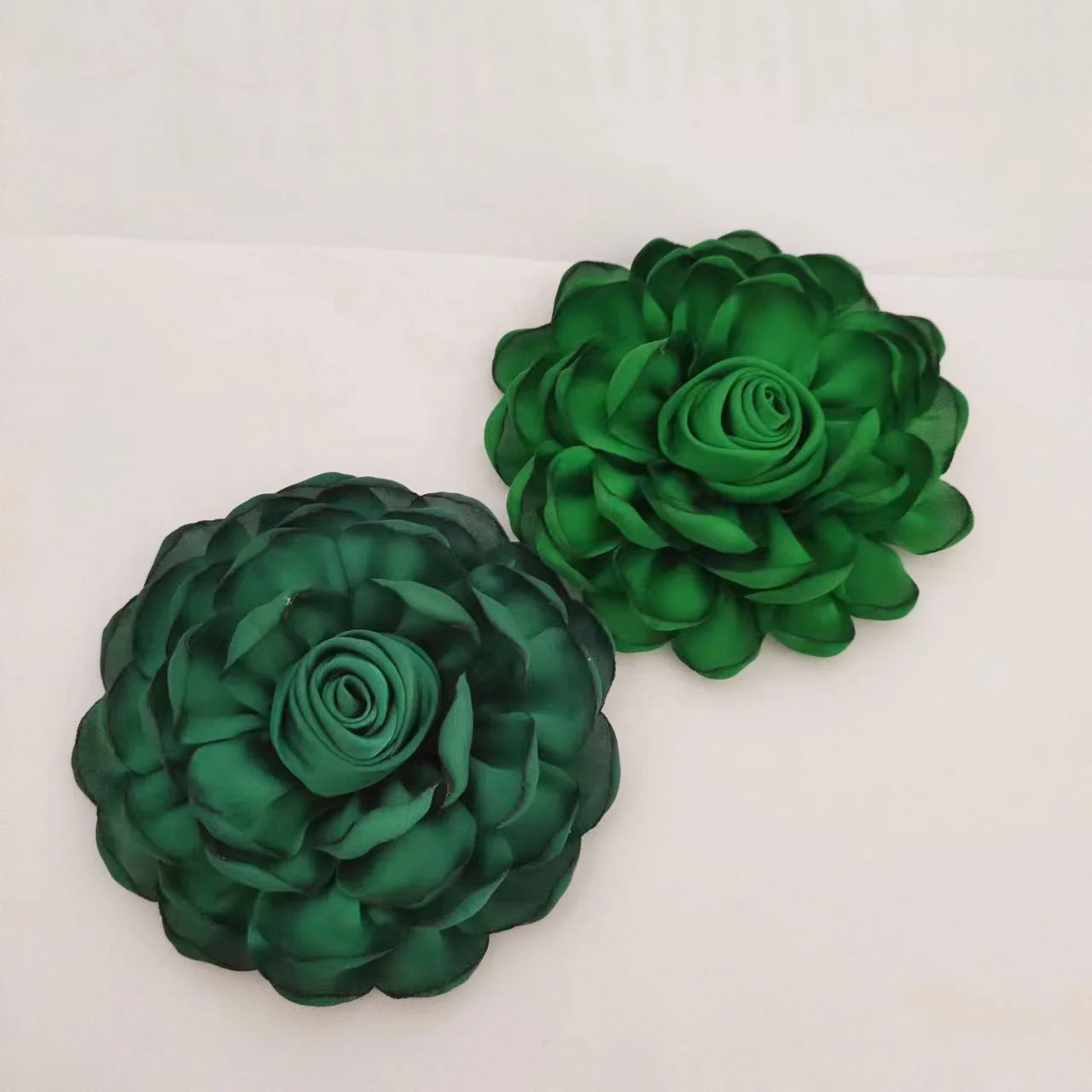 10 cm hot sale fashion design 3d fabric flowers,large satin flowers for headbands,pretty bloom for decorative