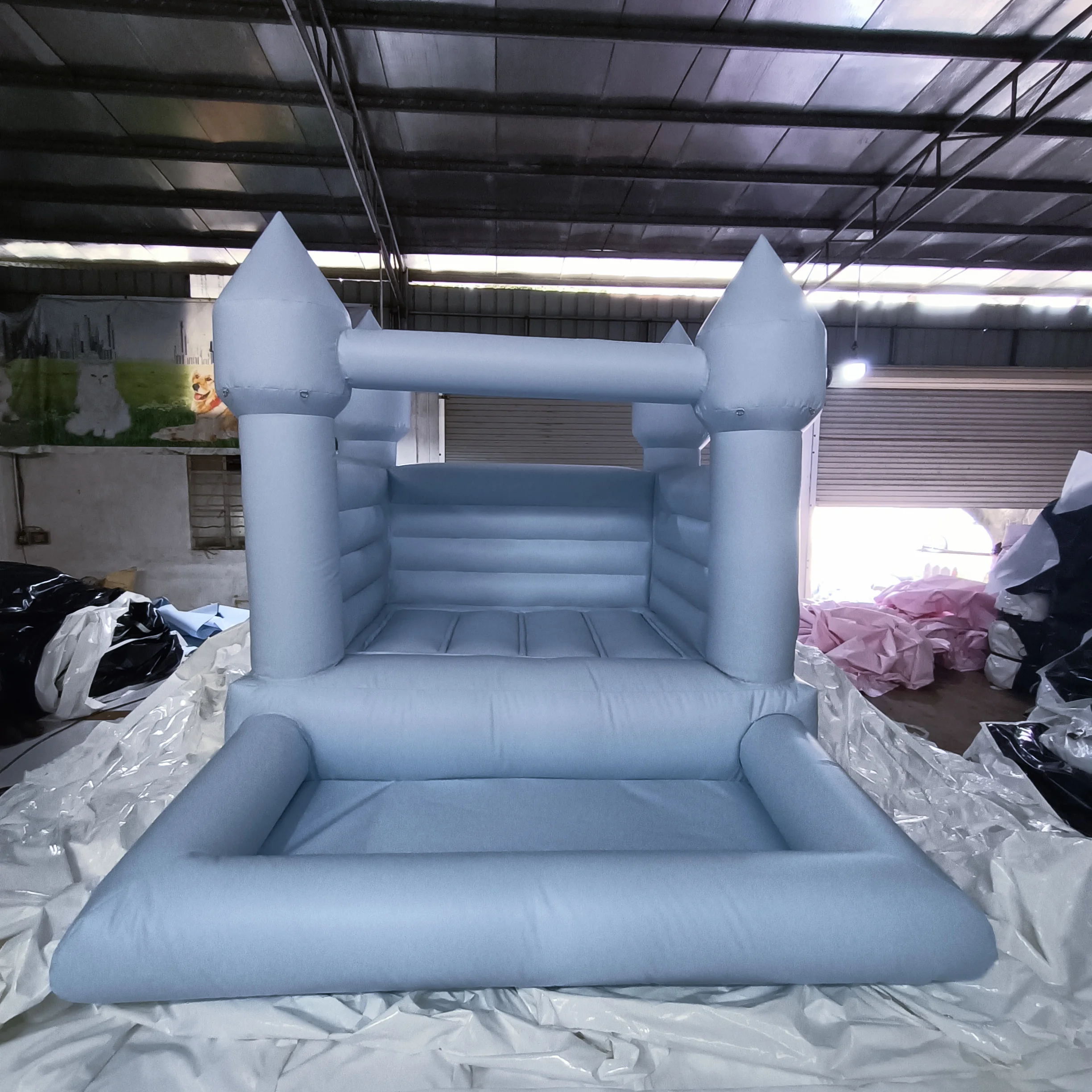 Большой белый надувной дом батут белое свадебное