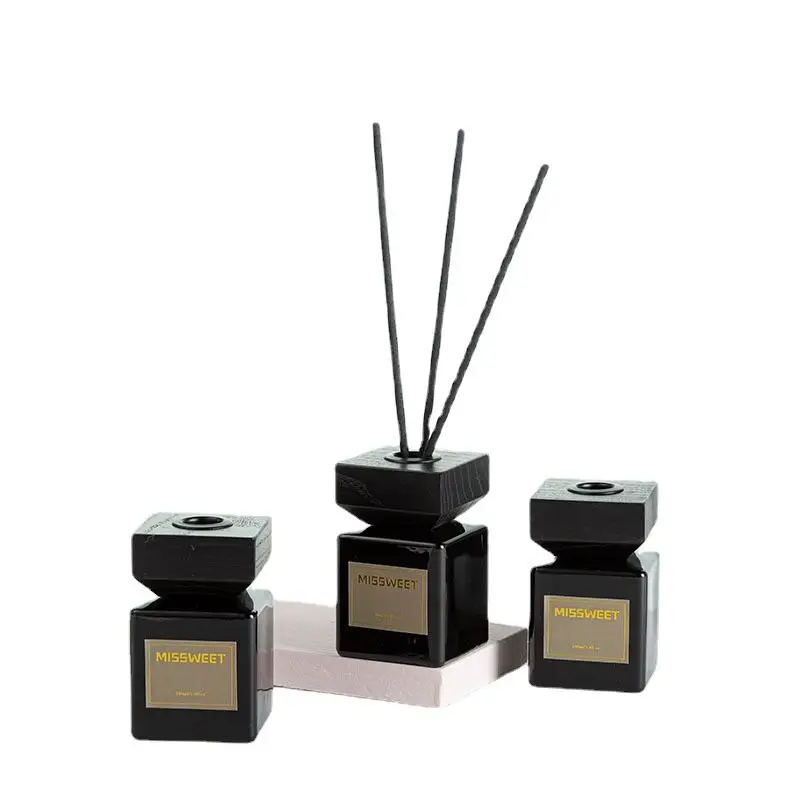 Custom luxury reed diffuser private label popular home fragrance aromatherapy diffuser cover with rattan reed diffuser sticks