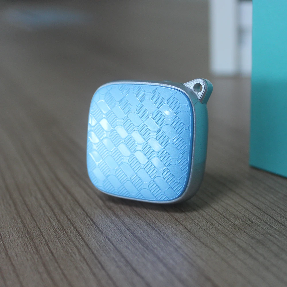 Real-time tracking and history trace replay mini blue smart gps tracker for people  global gsm quad band frequency