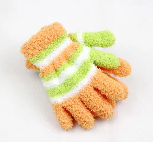 Wholesale promotional 100% polyester coral fleece winter gloves for kids super cozy