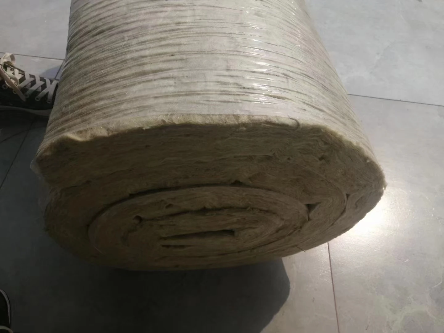 Thermally Insulated Sound Absorbing Materials Shrink Packing Fireproof Mineral wool board roll felt  For Steel Buildings Roof