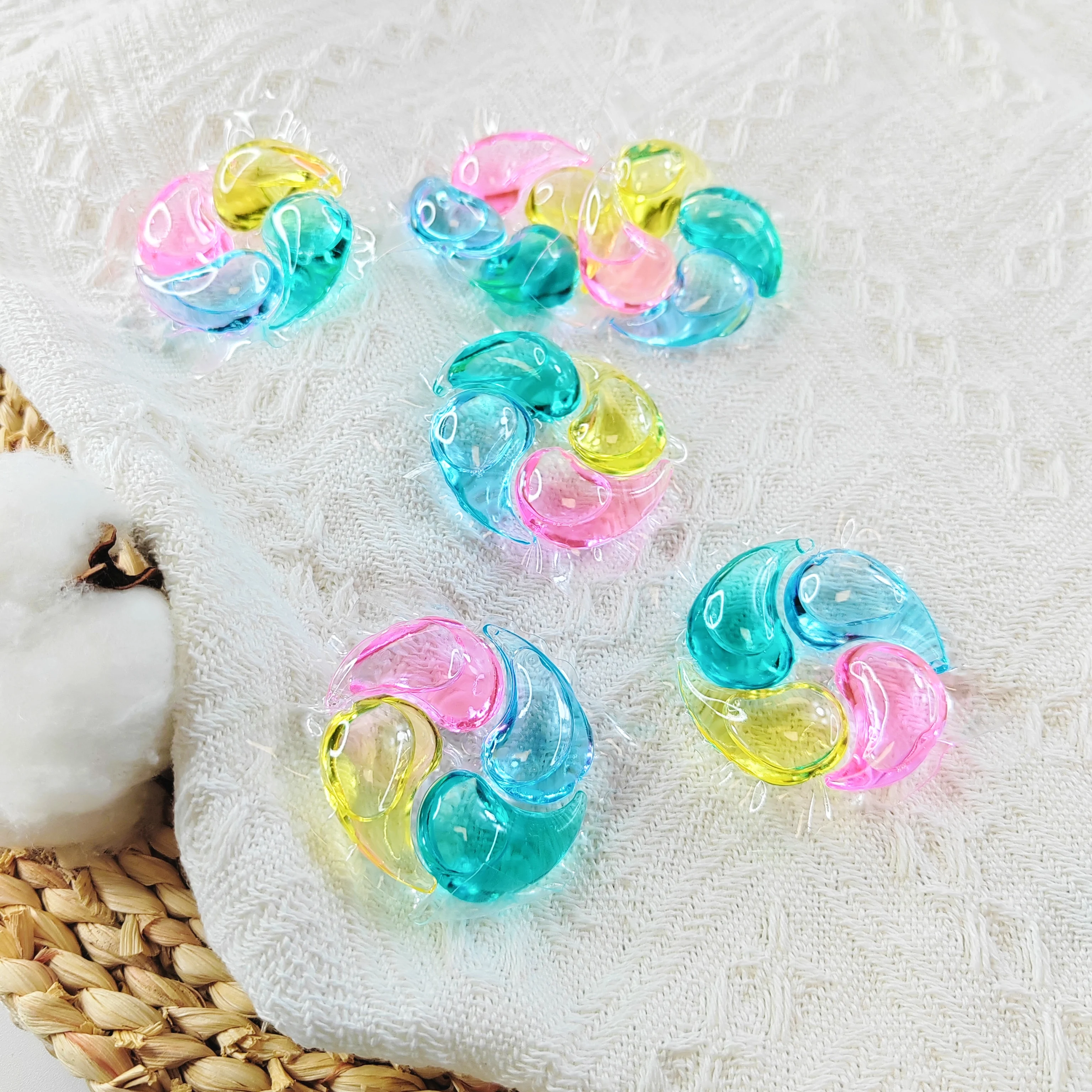 4in1 OEM  Hot Sale Lasting Fragrance laundry fragrance beads eco-friendly Liquid washing powder Capsules laundry Detergent Pods