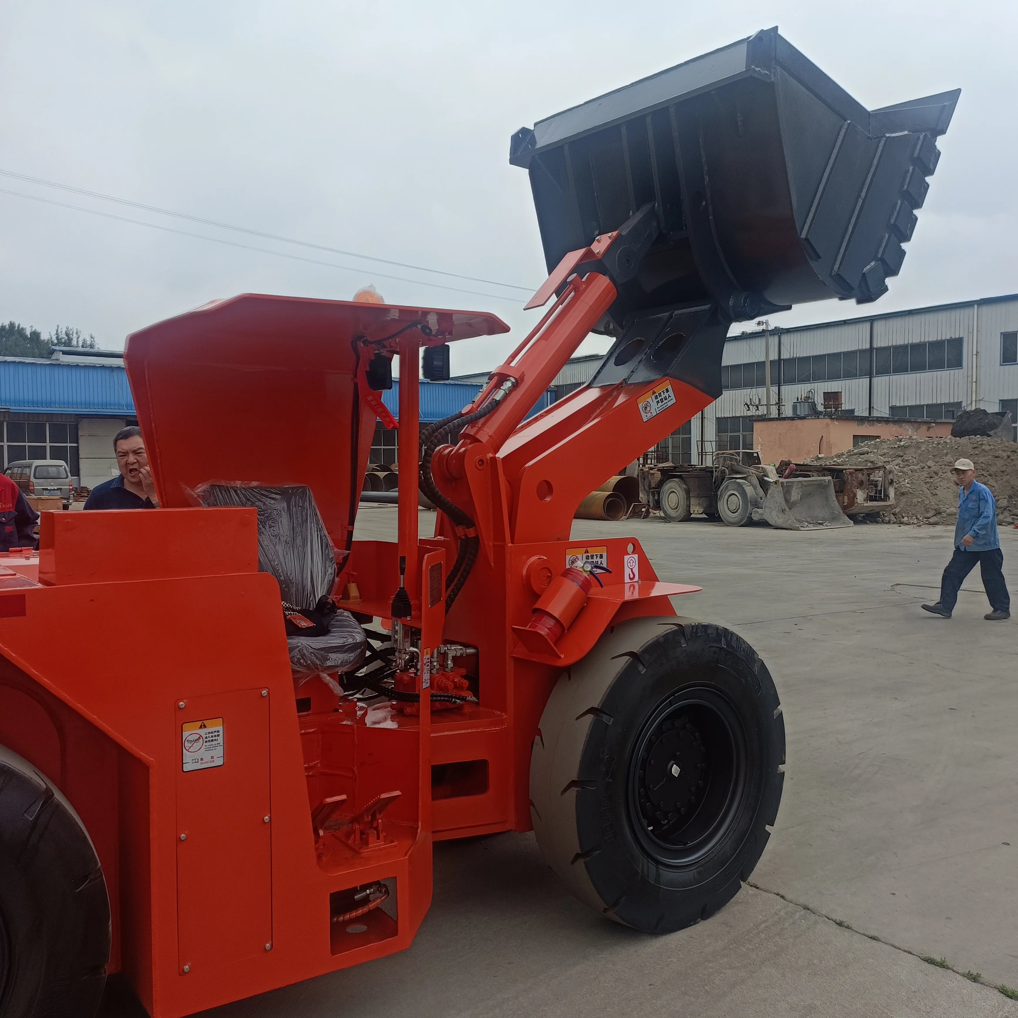 Underground mining loader diesel tunnel mining LHD Scoop tram loader with 1 cbm bucket