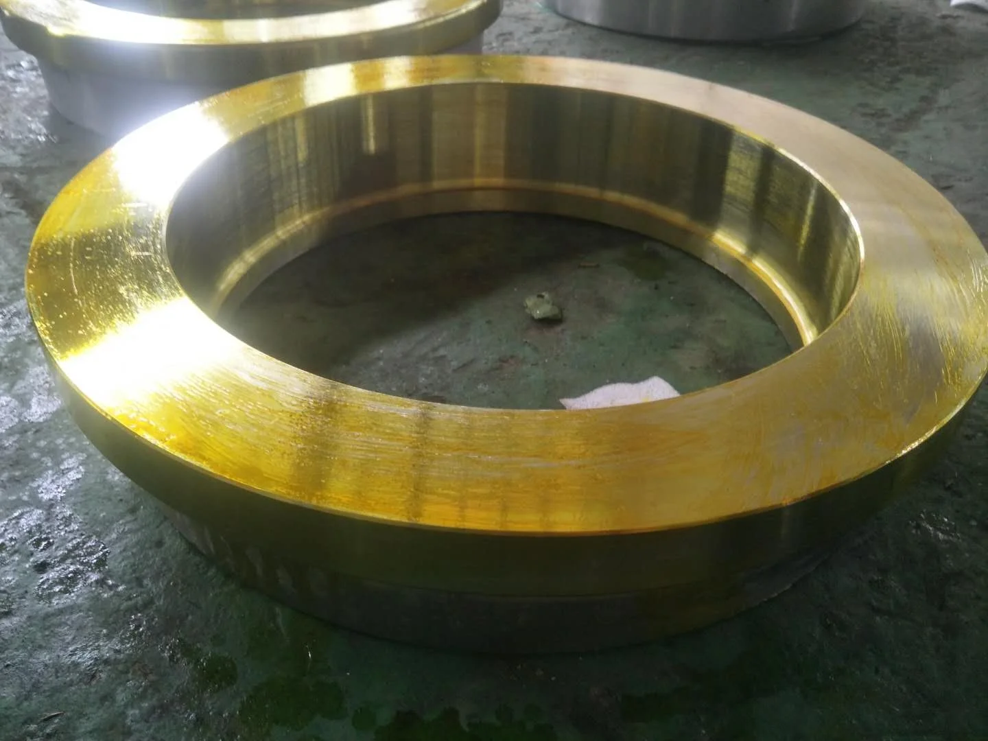 Heavy duty forged casting crane railway wheel steel trolley wheel with shaft assembly