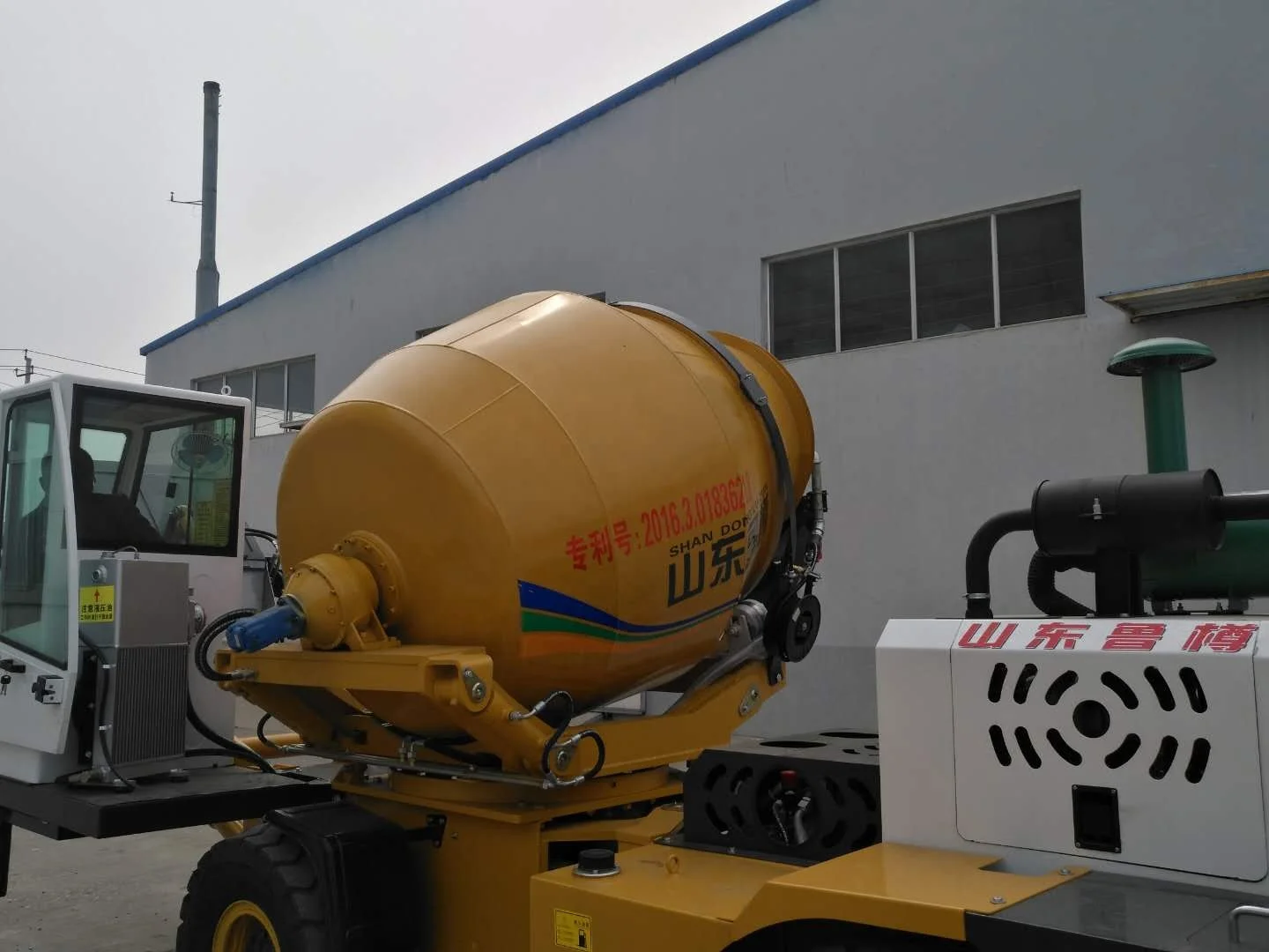 chinese concrete mixer manufacturer luzun small portable 1.2cbm self loader truck