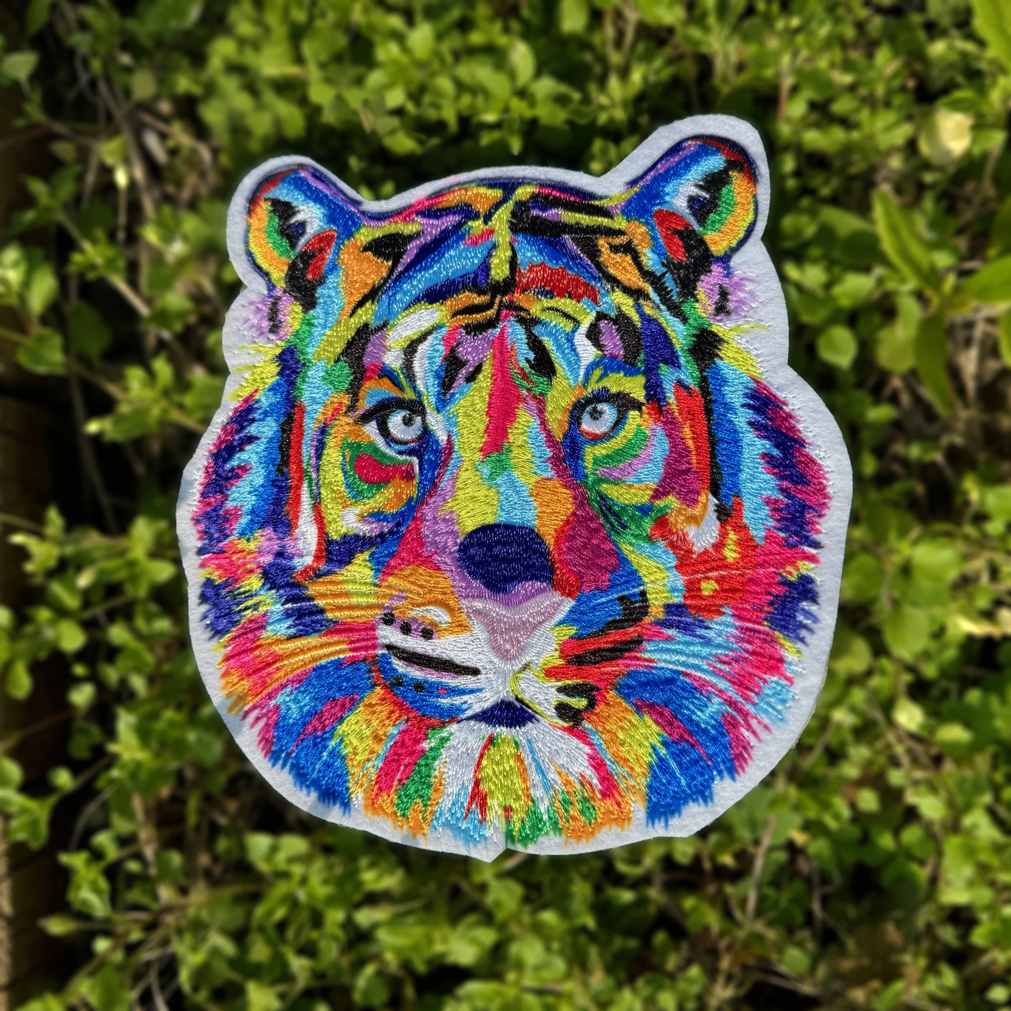 Tiger embroidery patch colorful decorative applique cloth badge Customized fashion iron on sew on embroidered patch for clothing