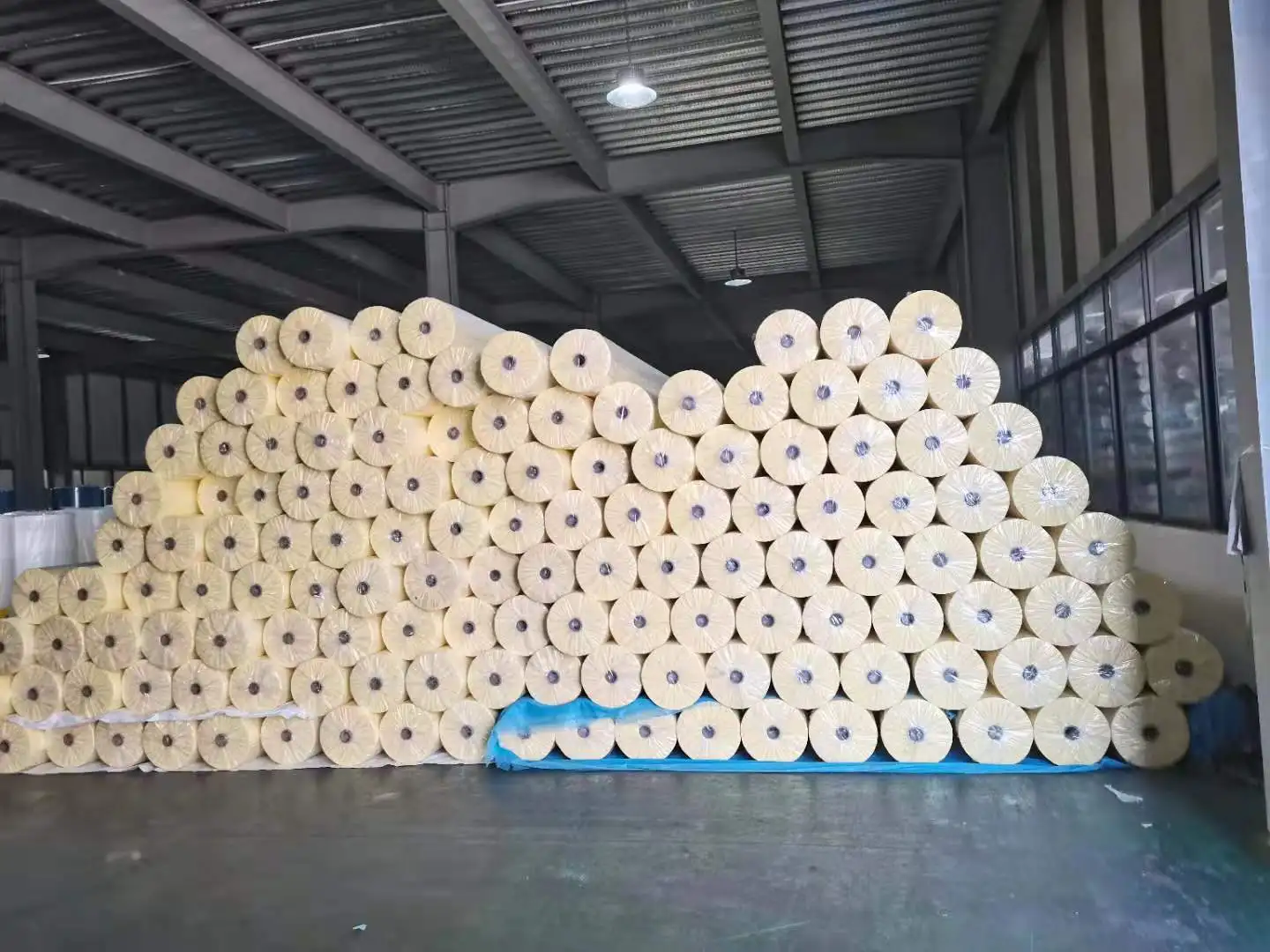 
SS Spunbond Non Woven Fabric for Hygiene Products Anti Bacterial PPE Blue and White Non woven Fabric 