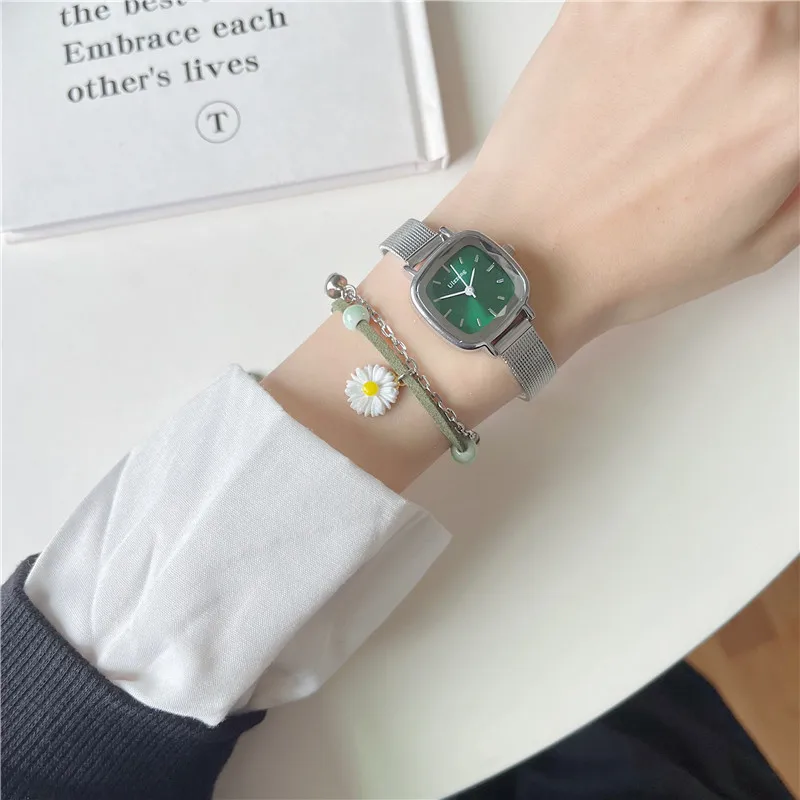 2024 Fashion Square Golden Woman Watch Casual Mesh Strap Design Women Quartz Wrist watches Luxury Ladies