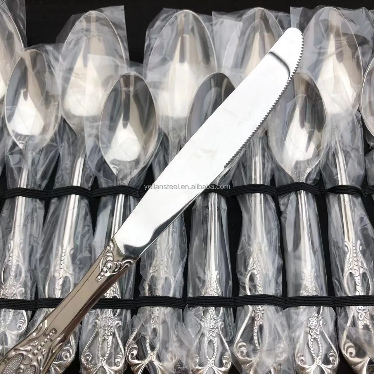 Baroque style stainless steel 24-piece retro tableware set Western dinner knife, fork and spoon set washable tableware