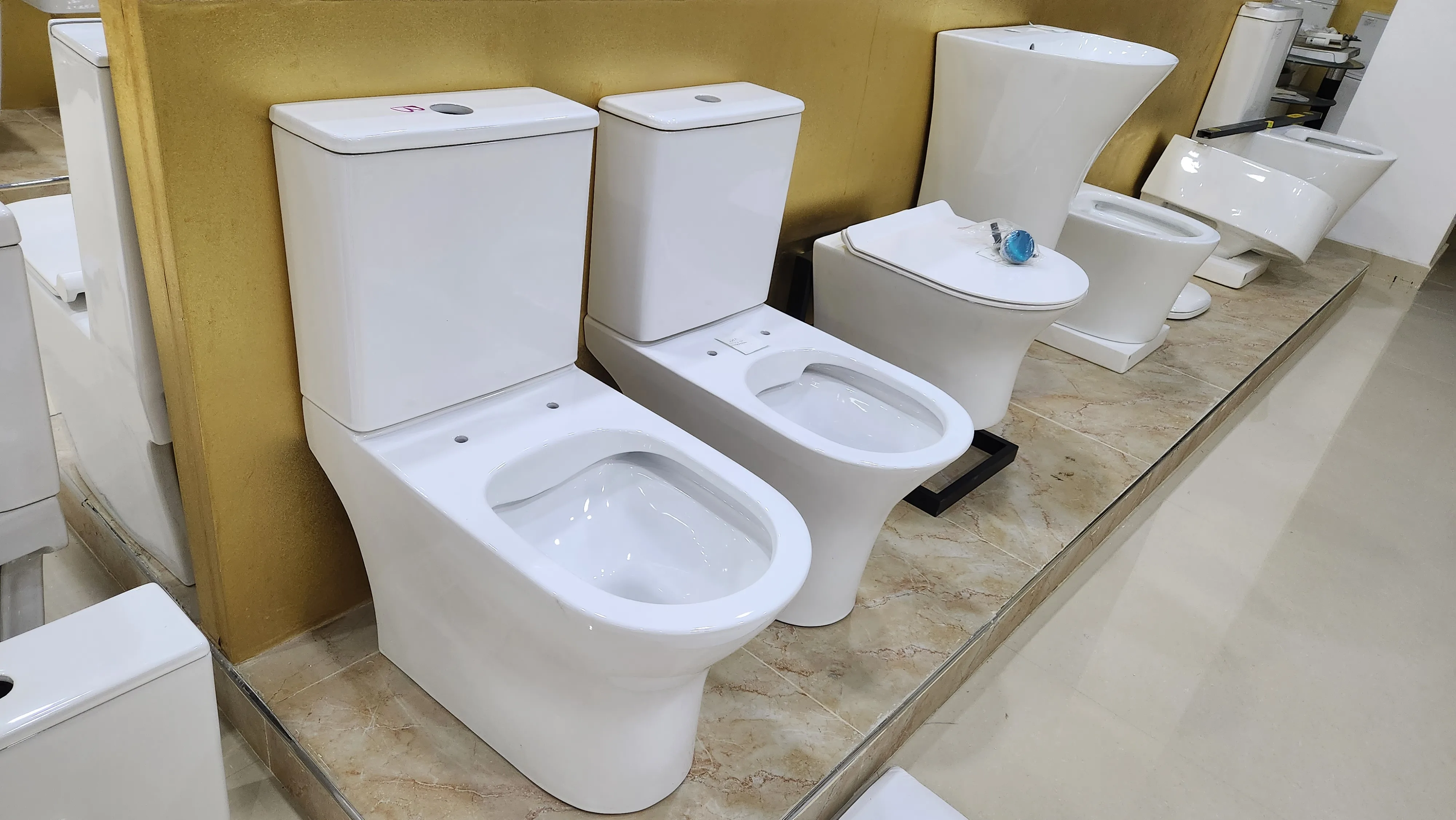 high quality with good price modern bathrooms ceramic material two piece toilet